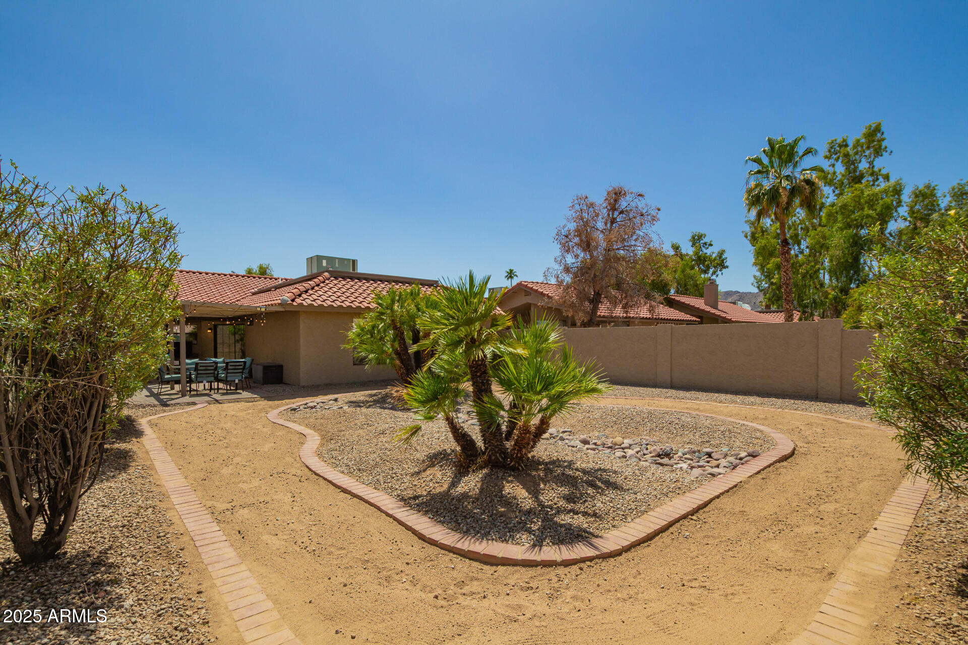 4216 E SANDIA Street