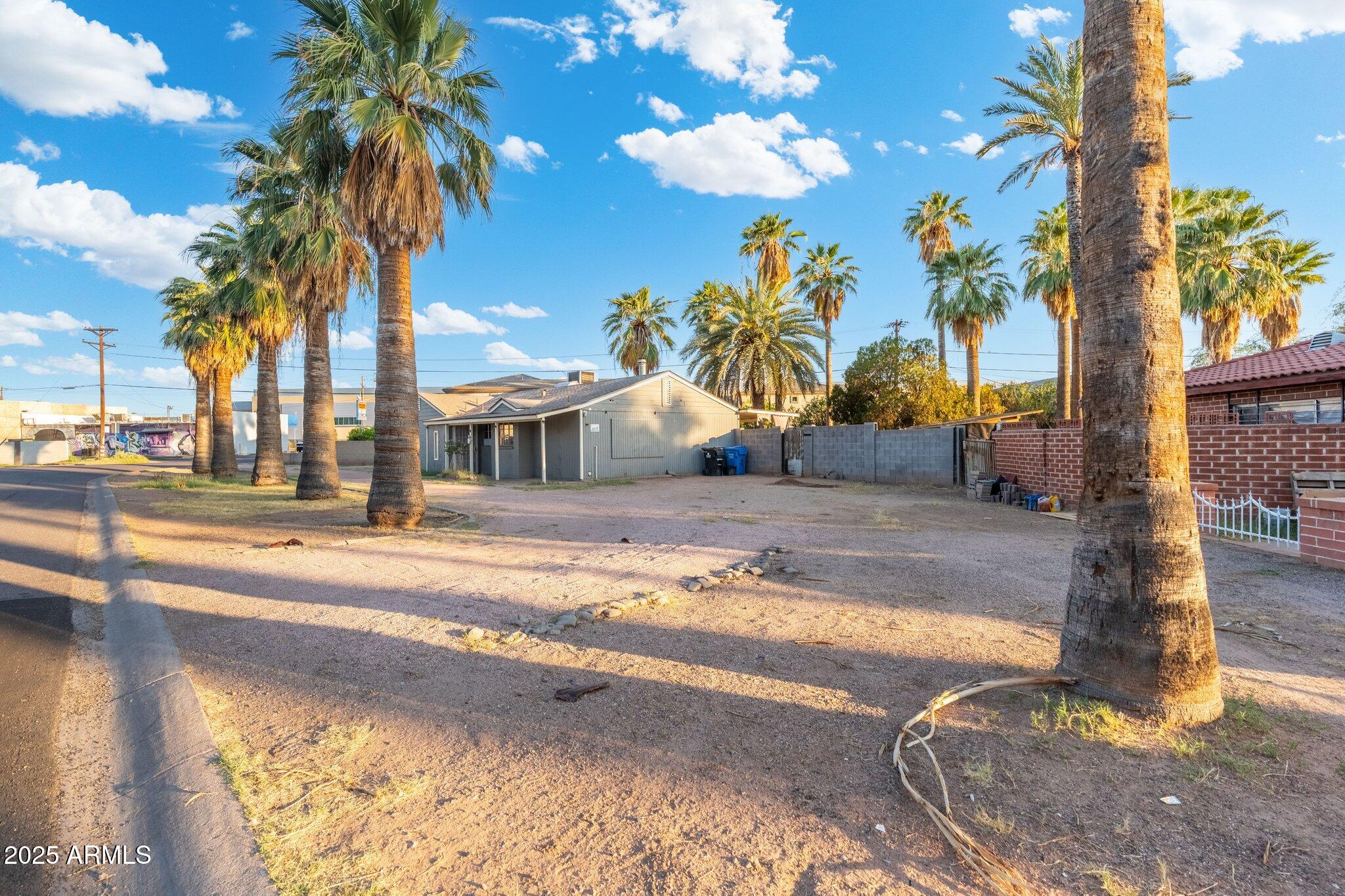 3843 E CORONADO Road