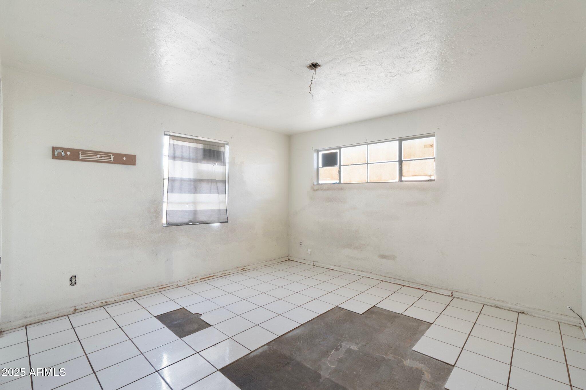 3843 E CORONADO Road