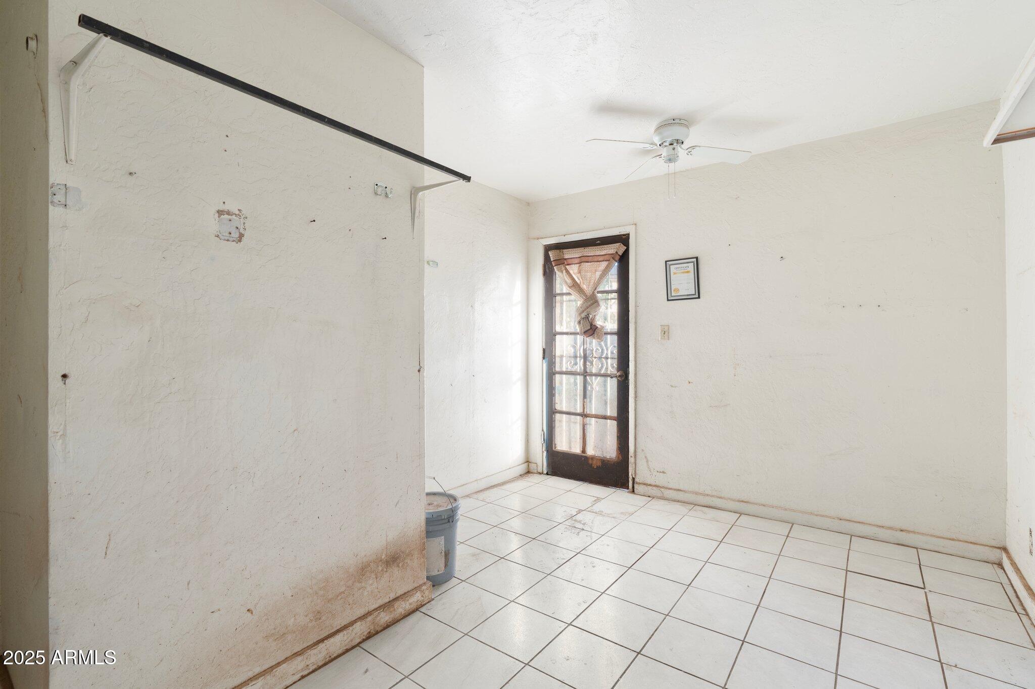 3843 E CORONADO Road