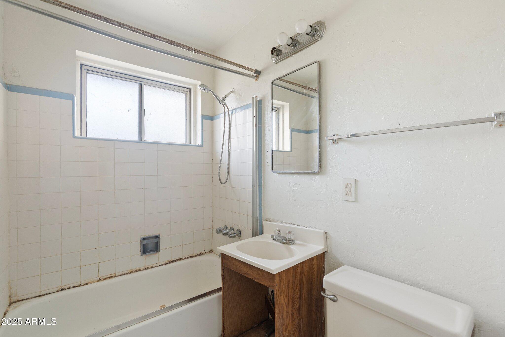 3843 E CORONADO Road