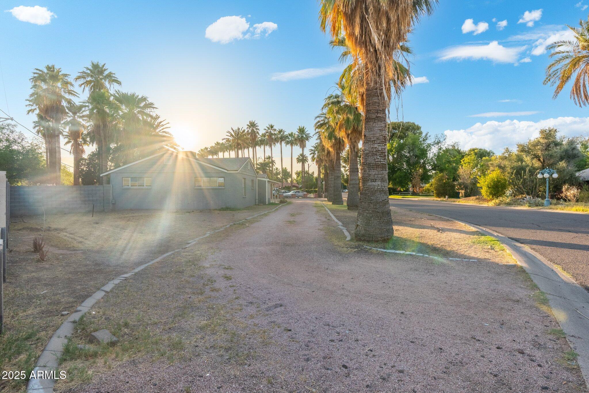 3843 E CORONADO Road