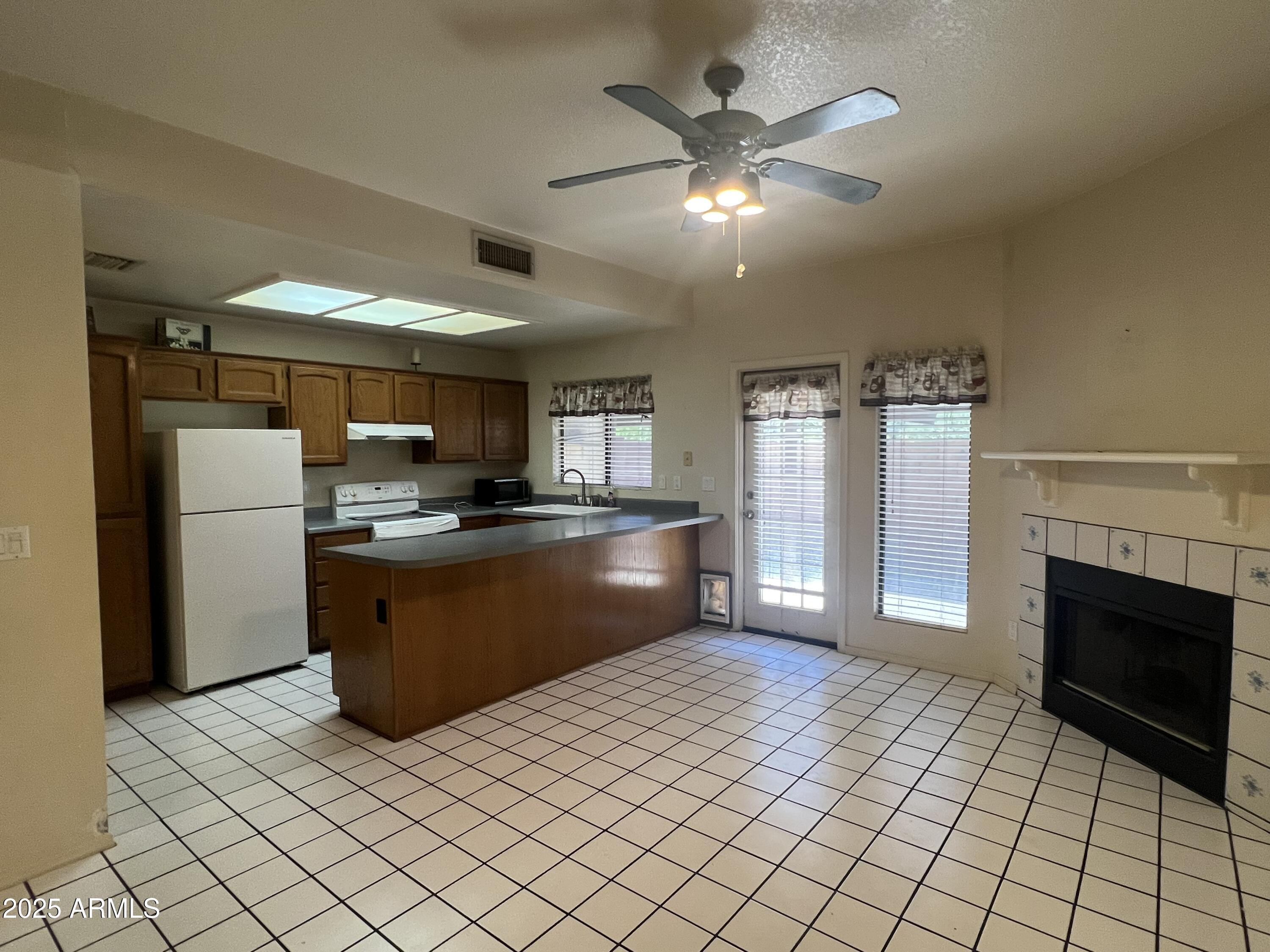 170 E GUADALUPE Road, 155