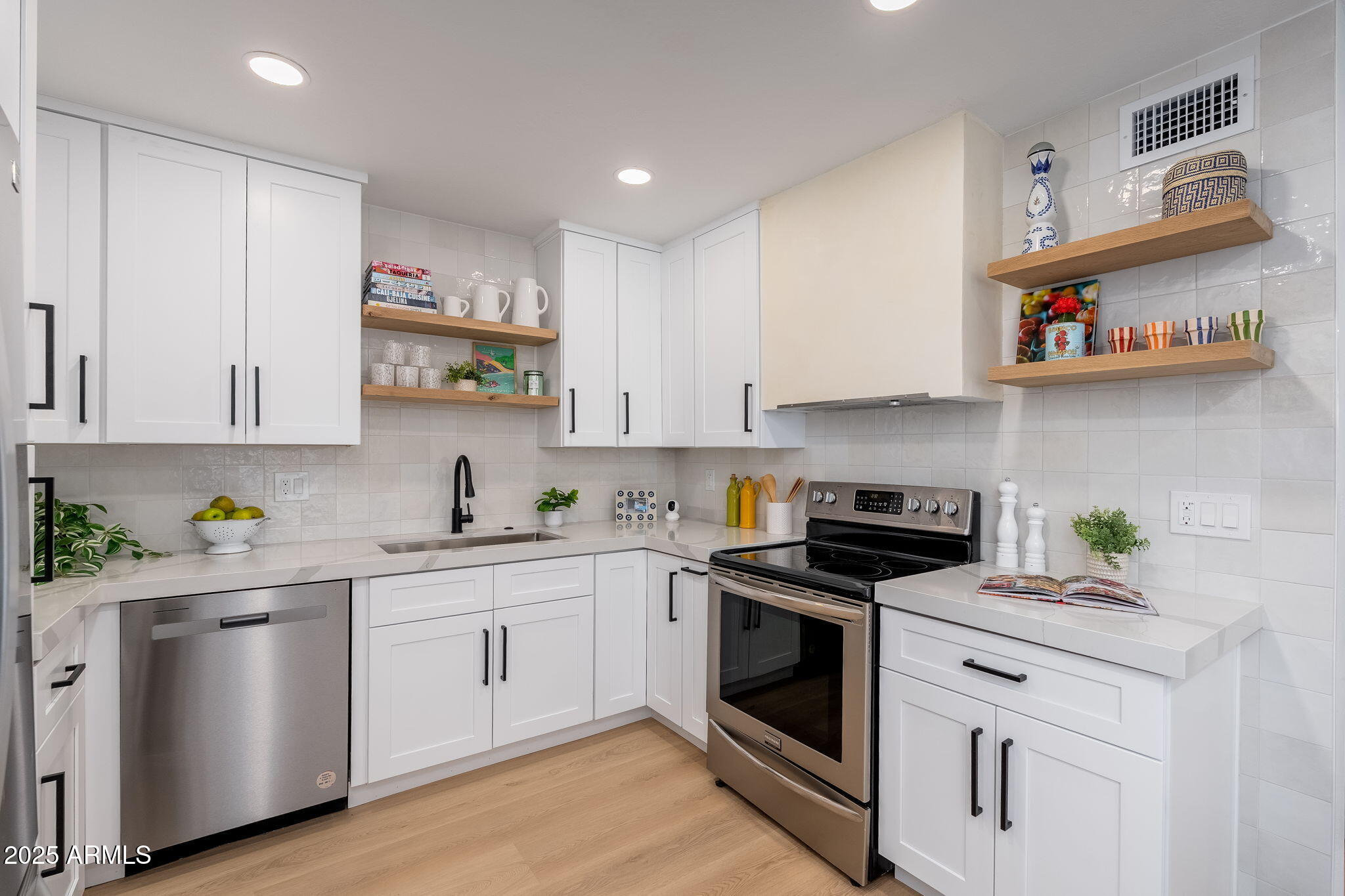 3711 E MONTEROSA Street, 7