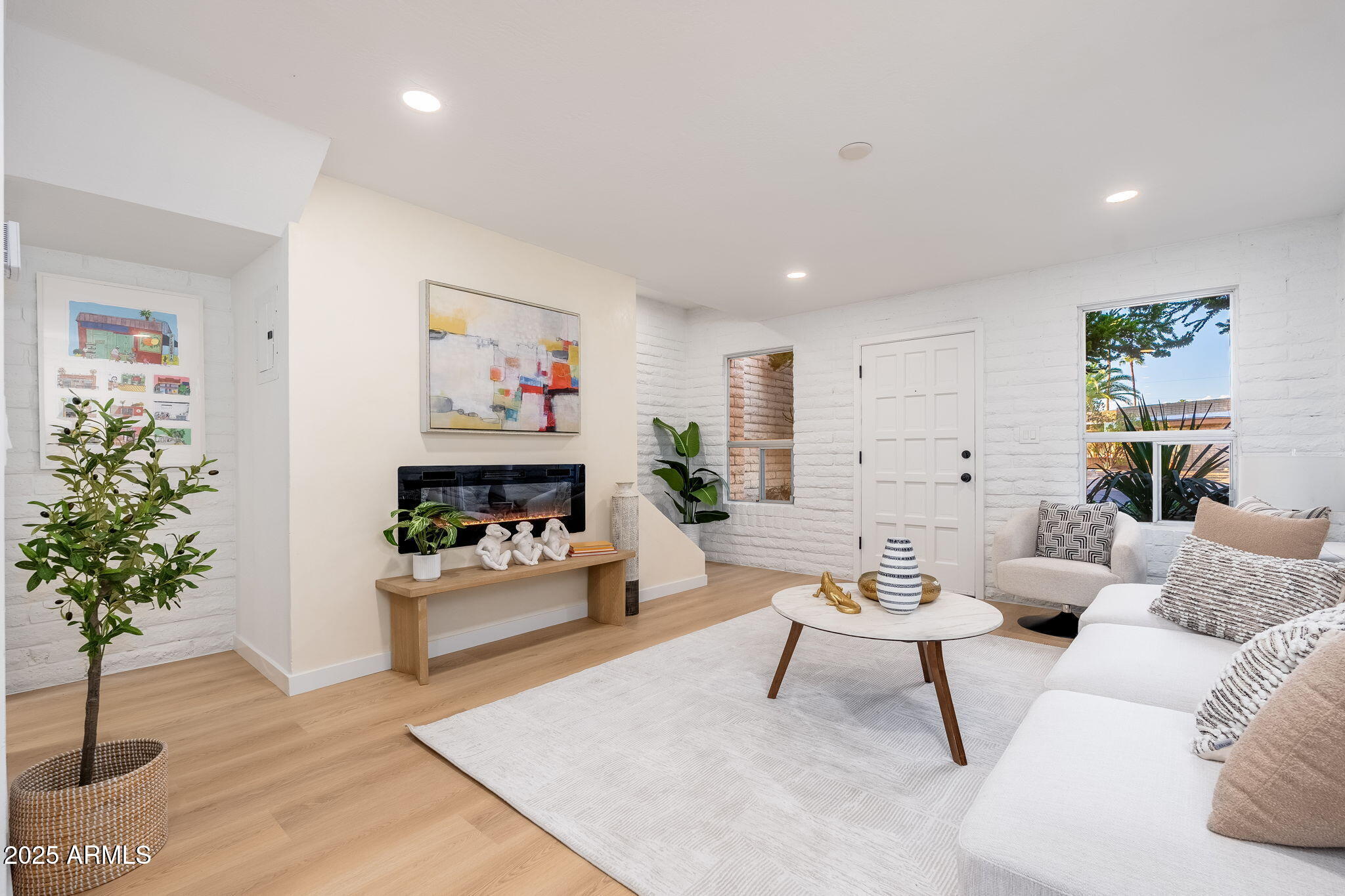 3711 E MONTEROSA Street, 7