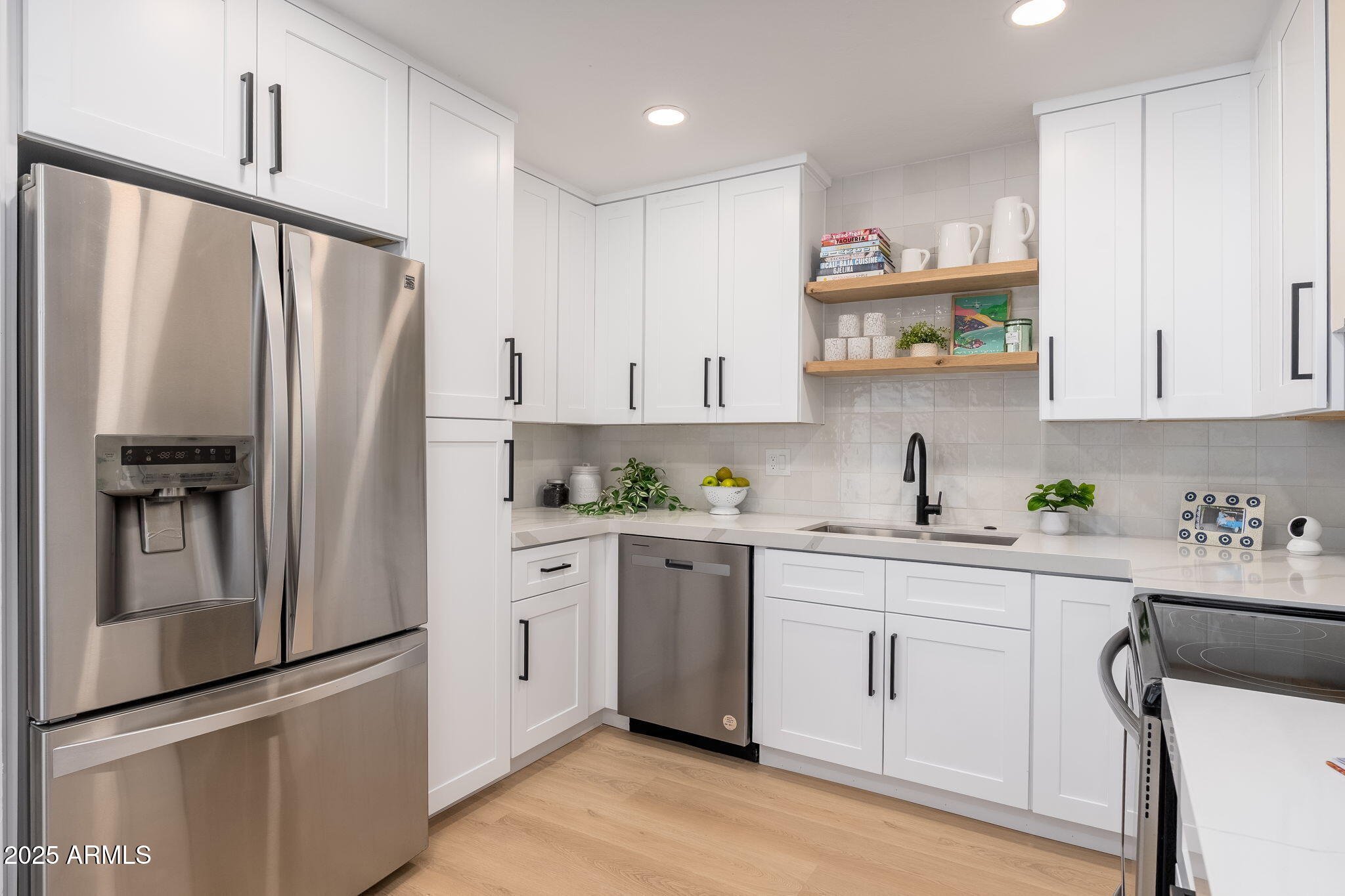 3711 E MONTEROSA Street, 7