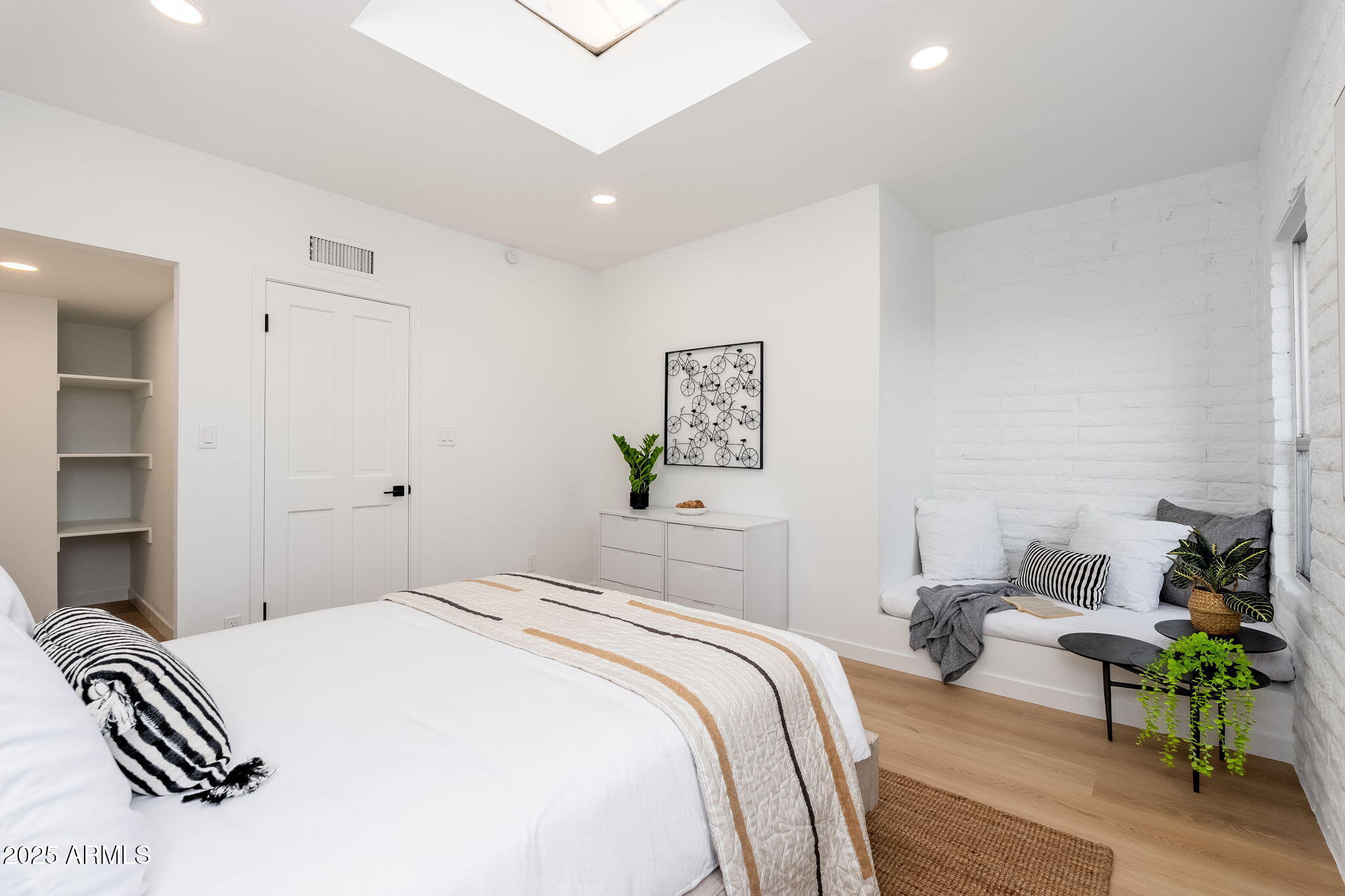 3711 E MONTEROSA Street, 7