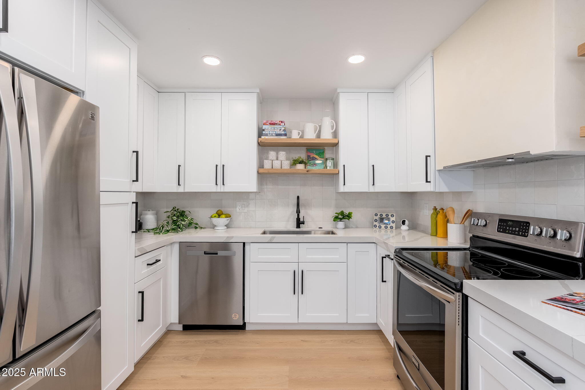 3711 E MONTEROSA Street, 7