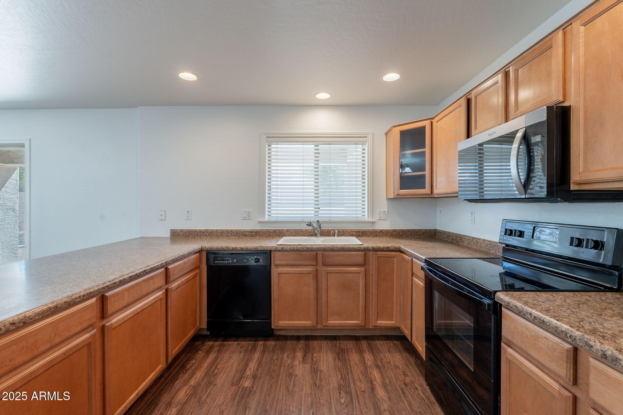 11113 W MINNEZONA Avenue