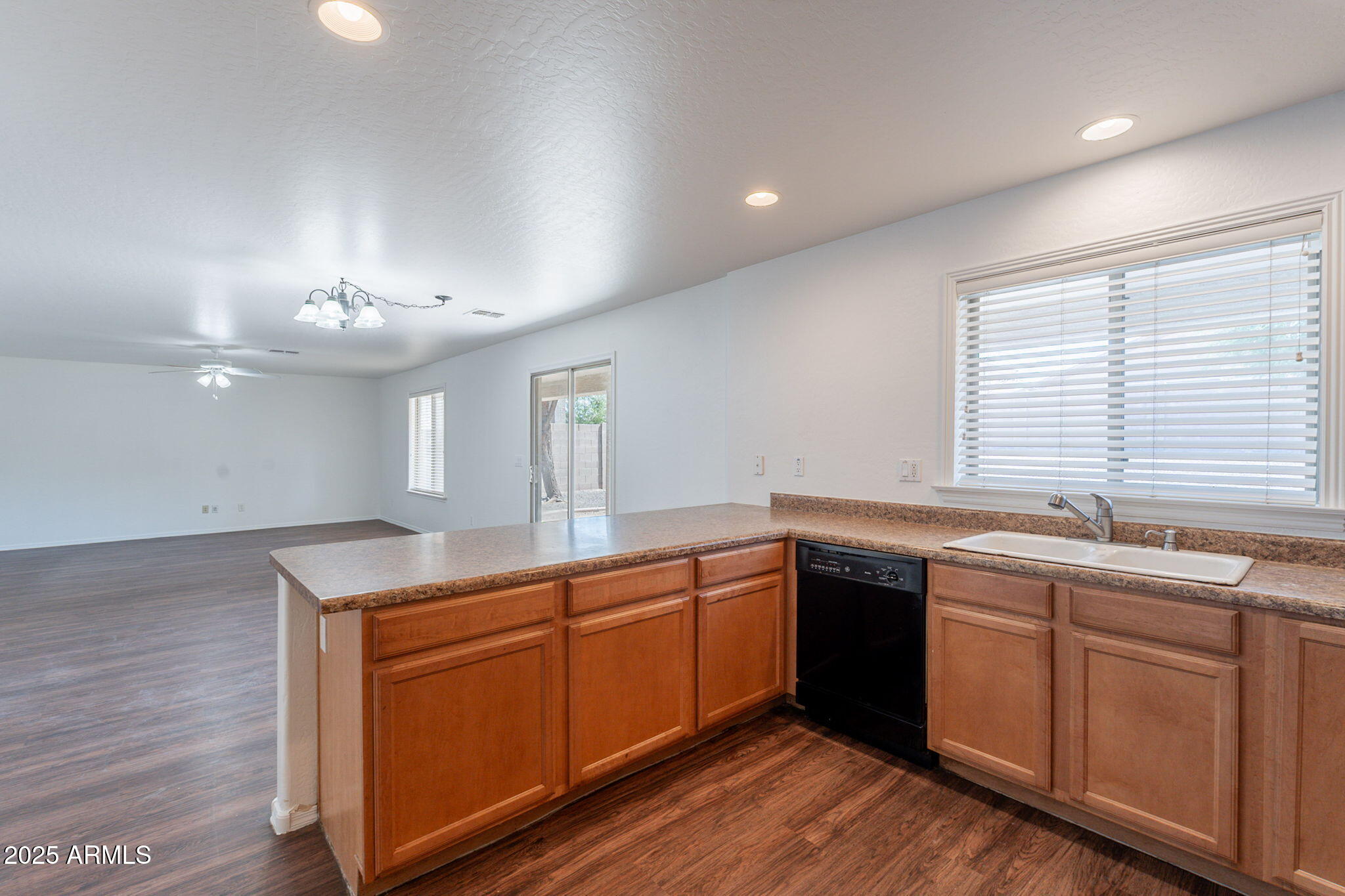 11113 W MINNEZONA Avenue