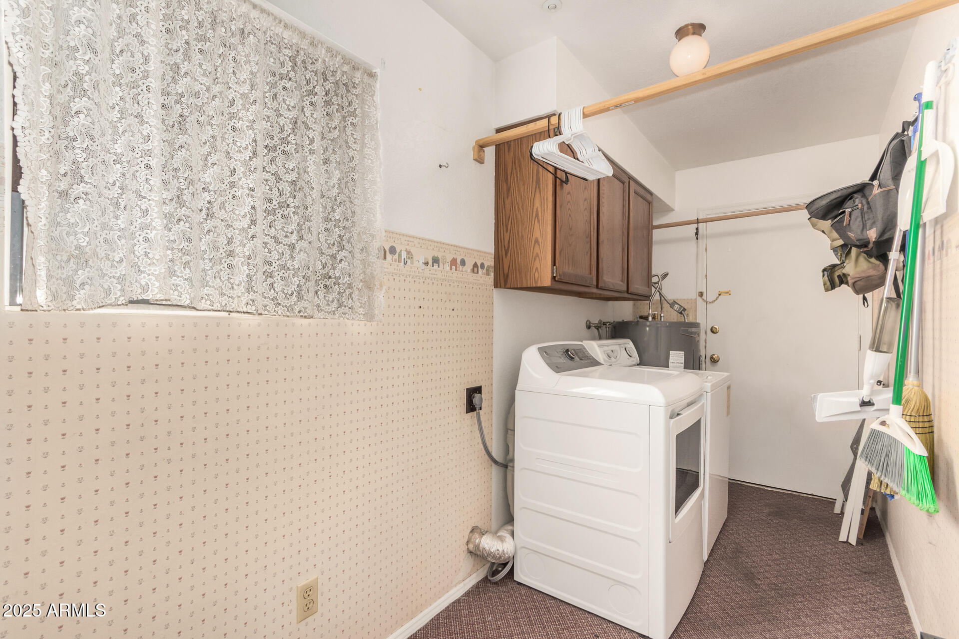 3325 E CARMEL Avenue