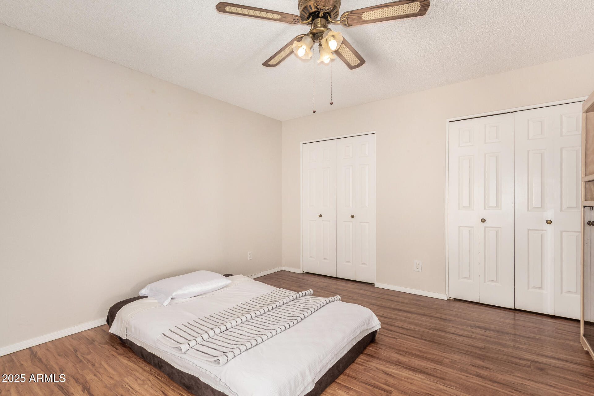 3325 E CARMEL Avenue