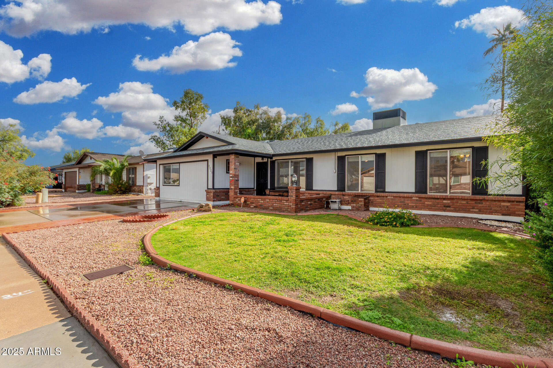 3325 E CARMEL Avenue