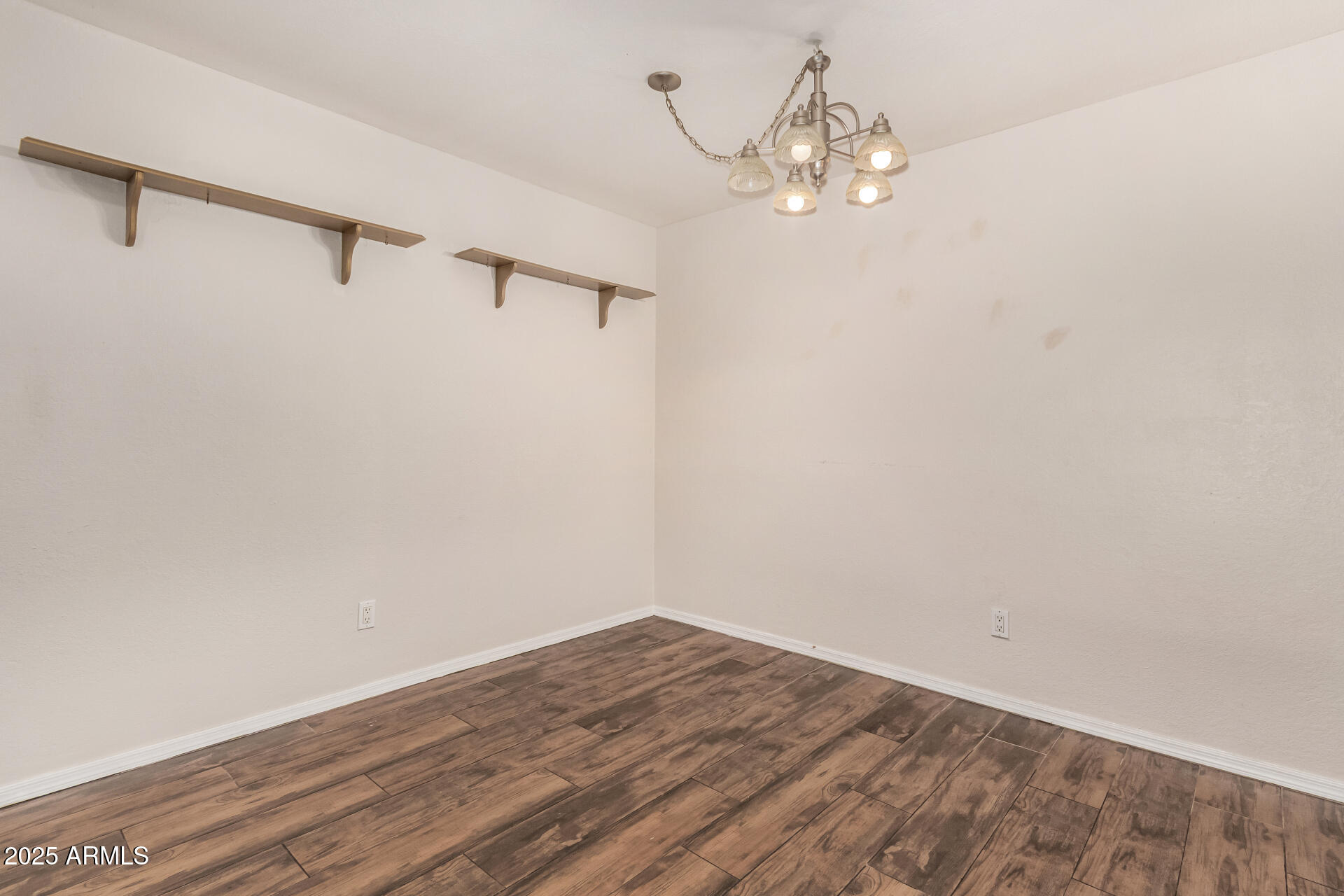 3325 E CARMEL Avenue