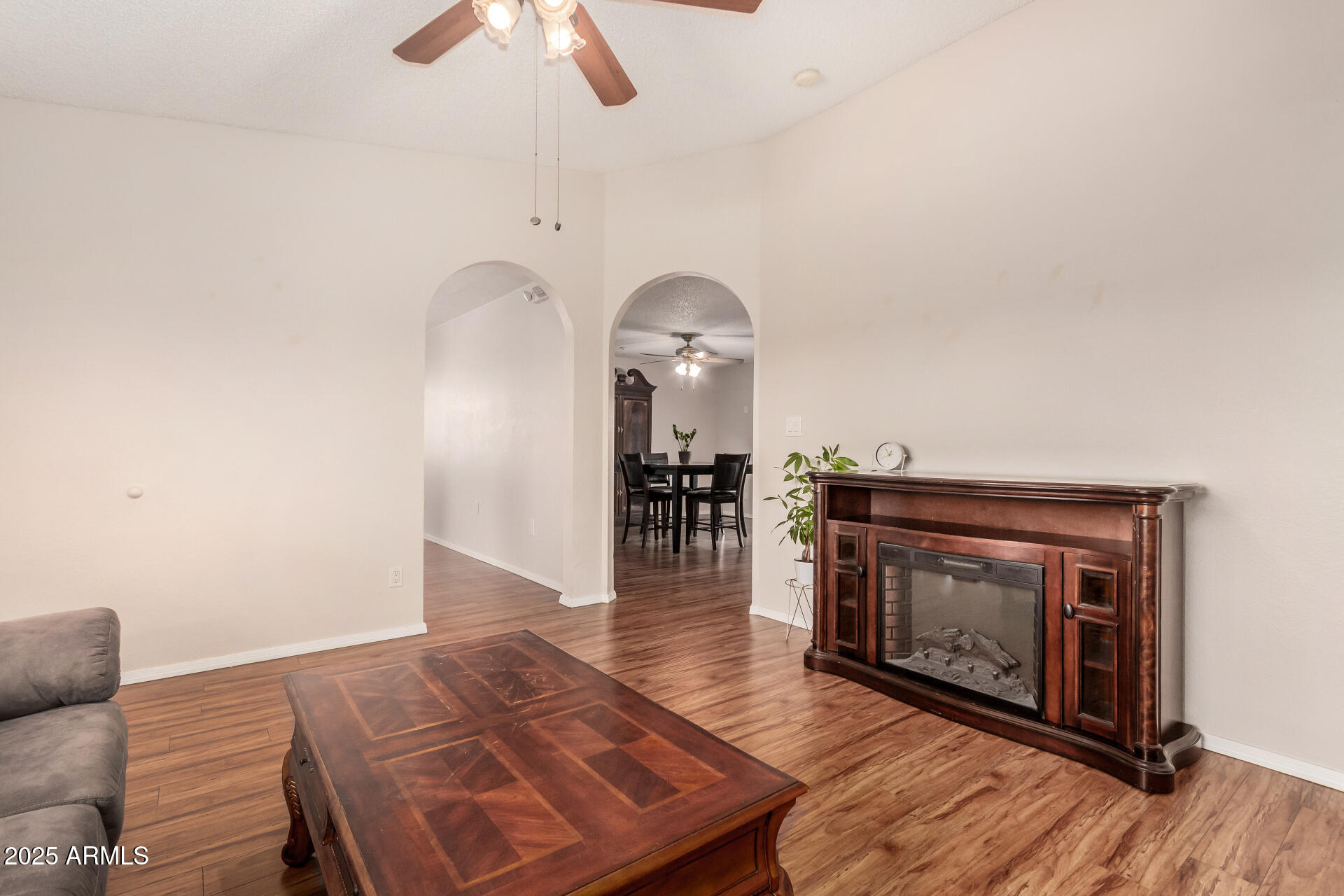 3325 E CARMEL Avenue