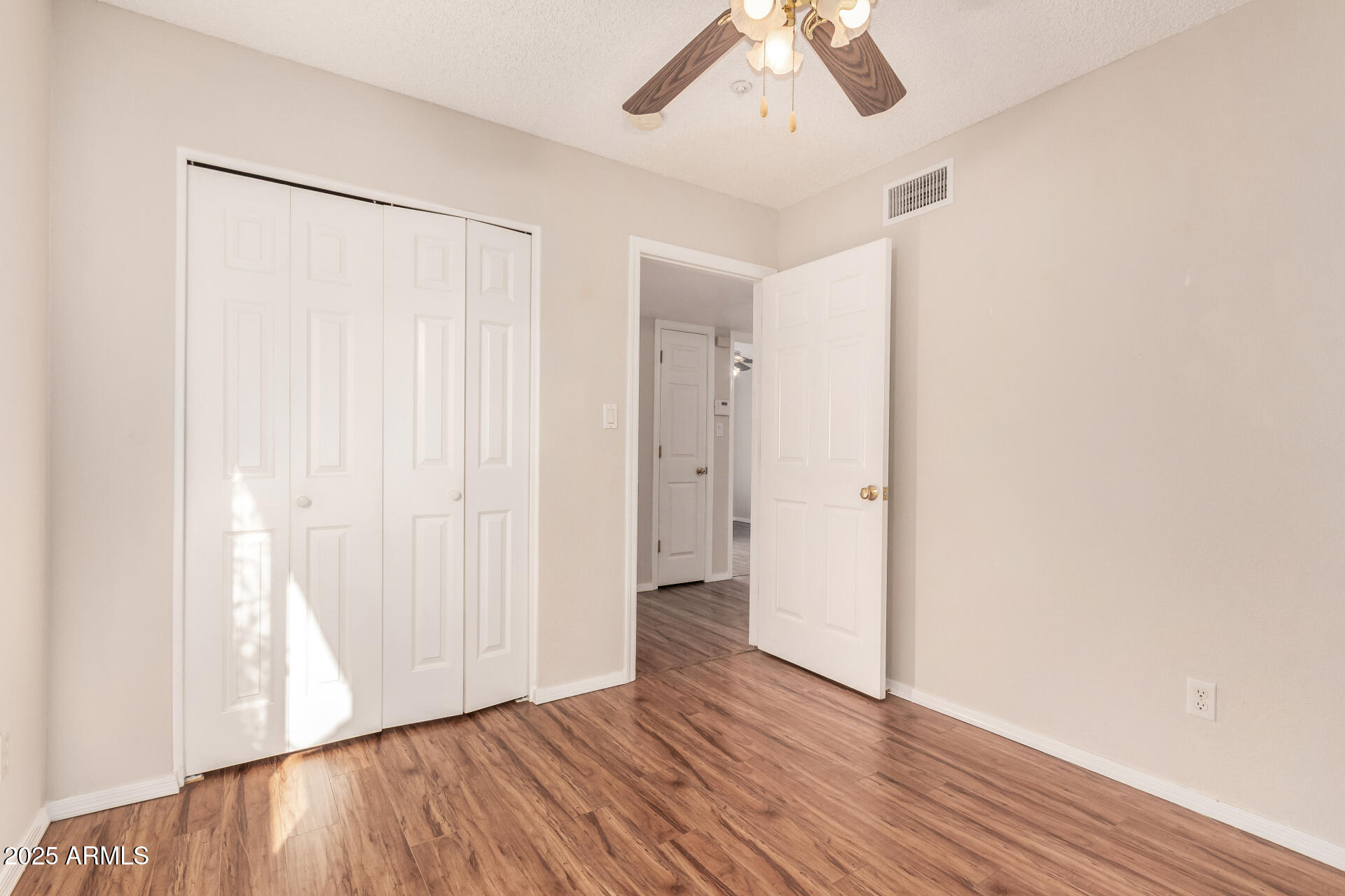 3325 E CARMEL Avenue