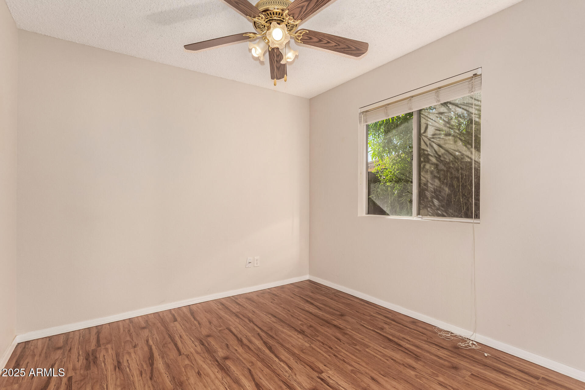 3325 E CARMEL Avenue