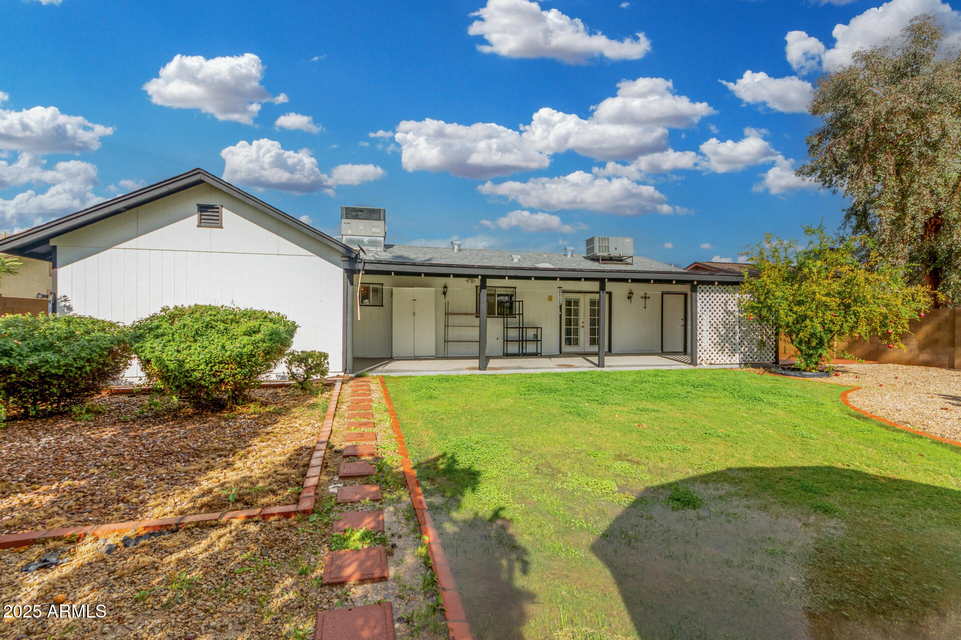 3325 E CARMEL Avenue