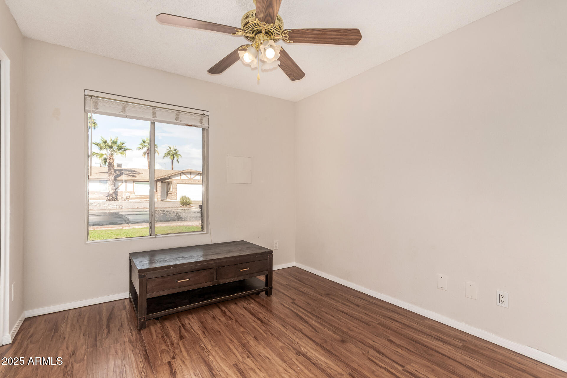 3325 E CARMEL Avenue