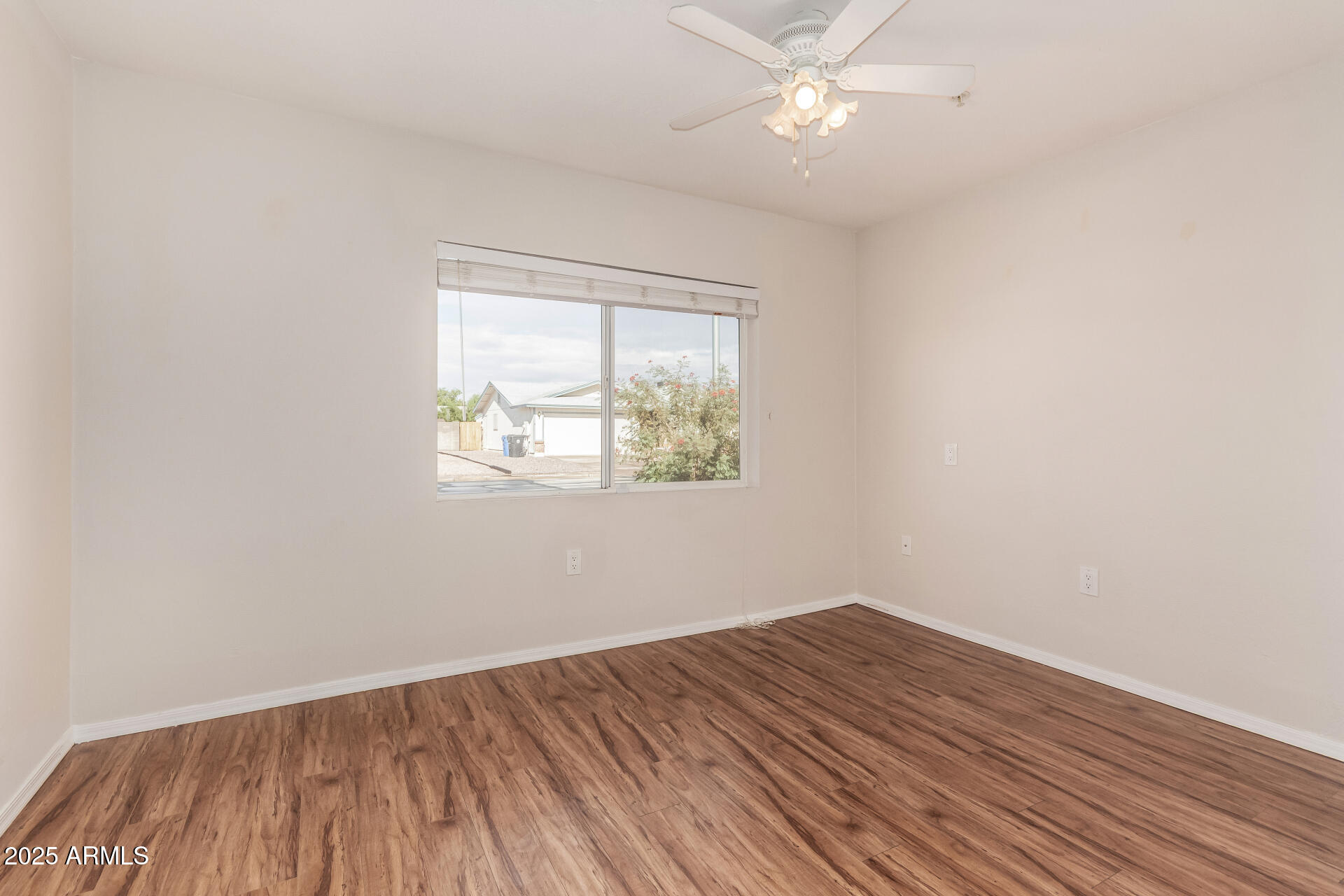 3325 E CARMEL Avenue