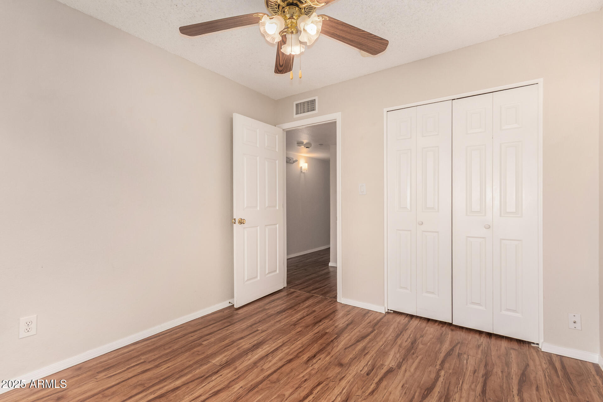 3325 E CARMEL Avenue