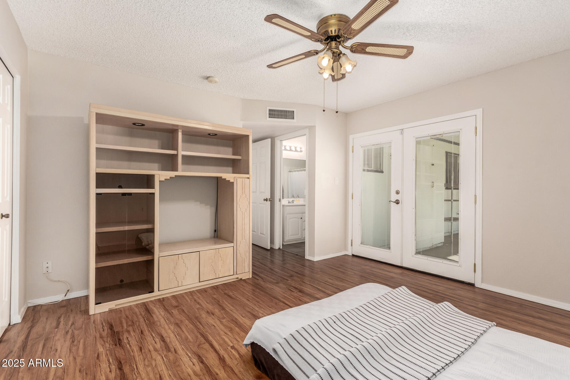 3325 E CARMEL Avenue