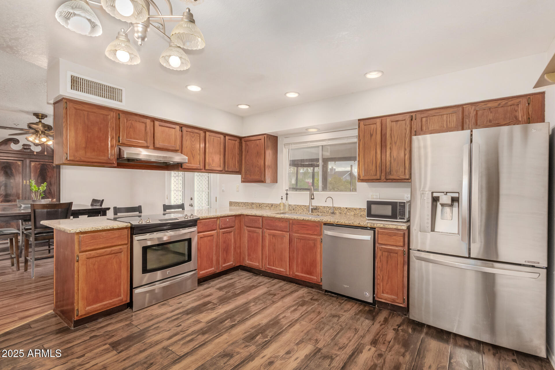 3325 E CARMEL Avenue