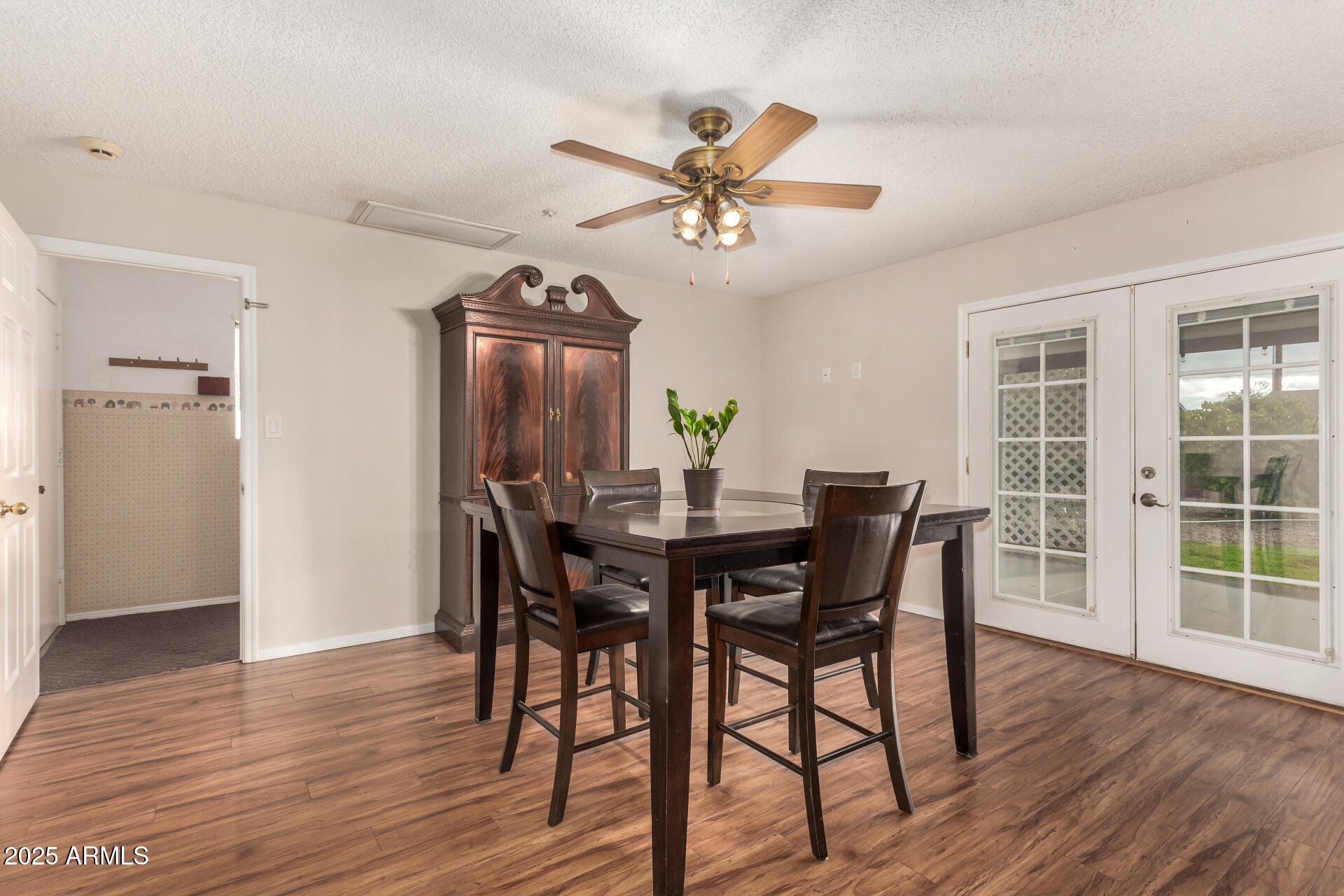 3325 E CARMEL Avenue