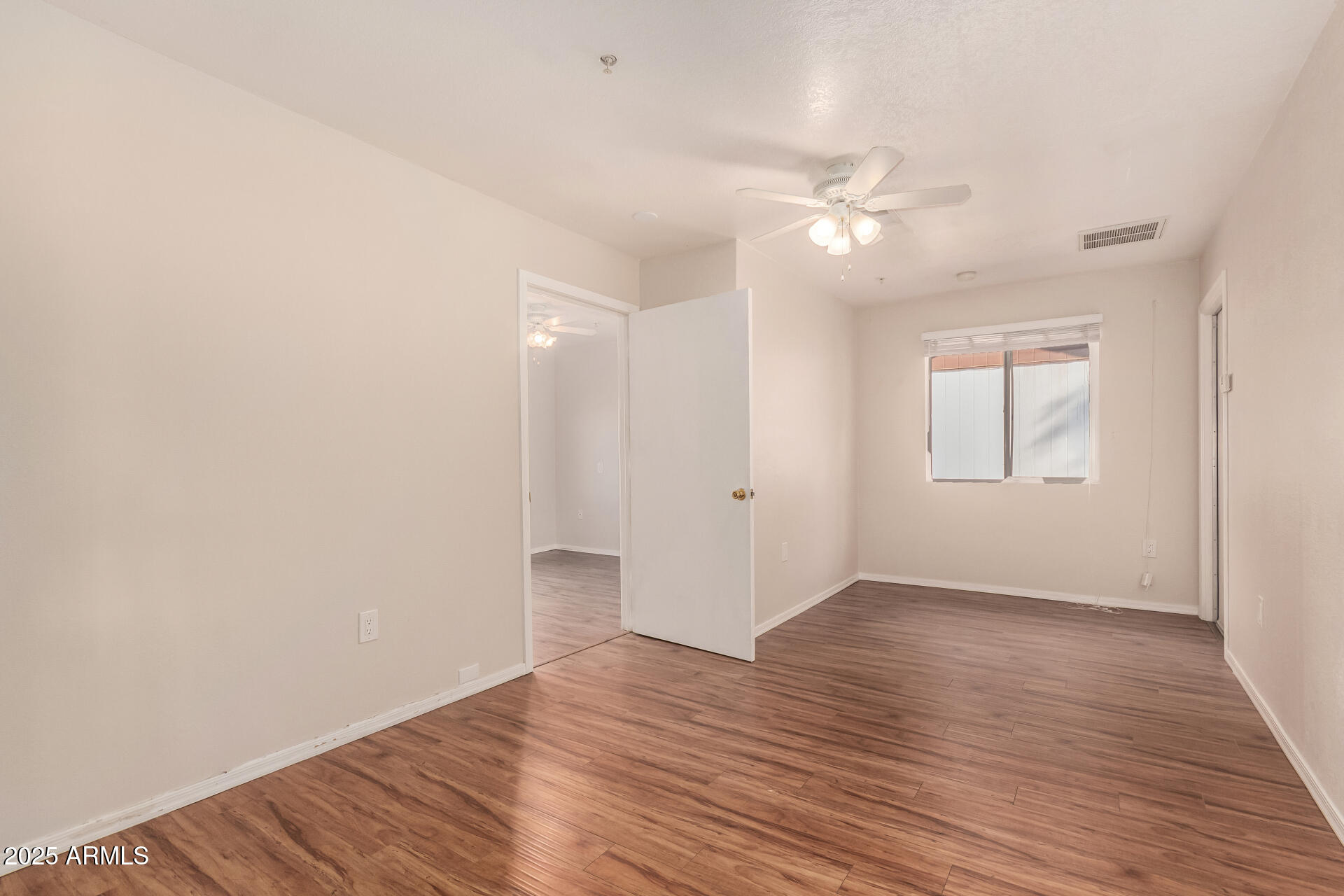 3325 E CARMEL Avenue