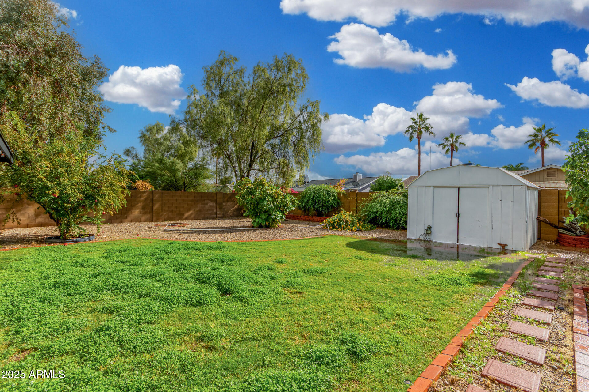 3325 E CARMEL Avenue