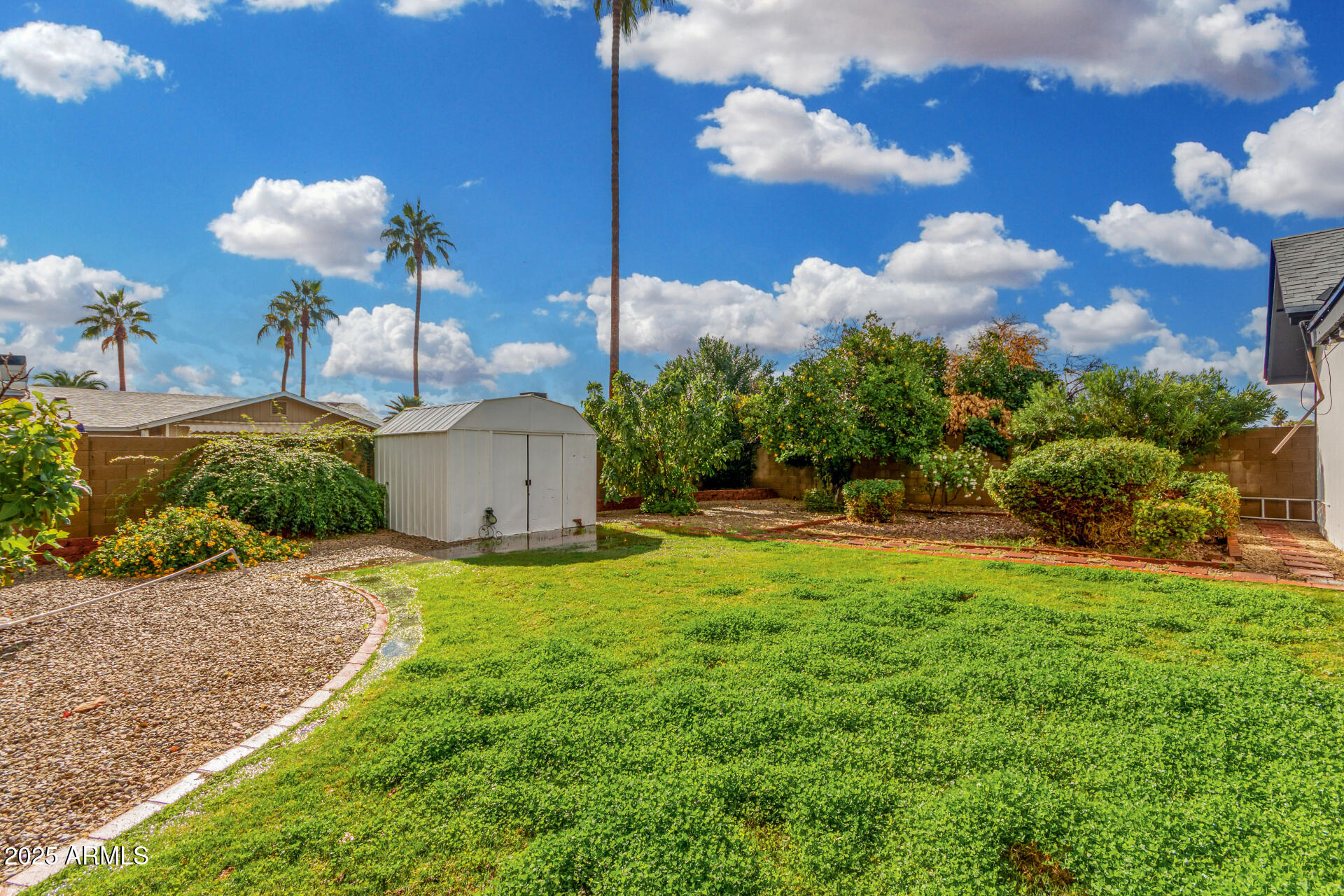 3325 E CARMEL Avenue