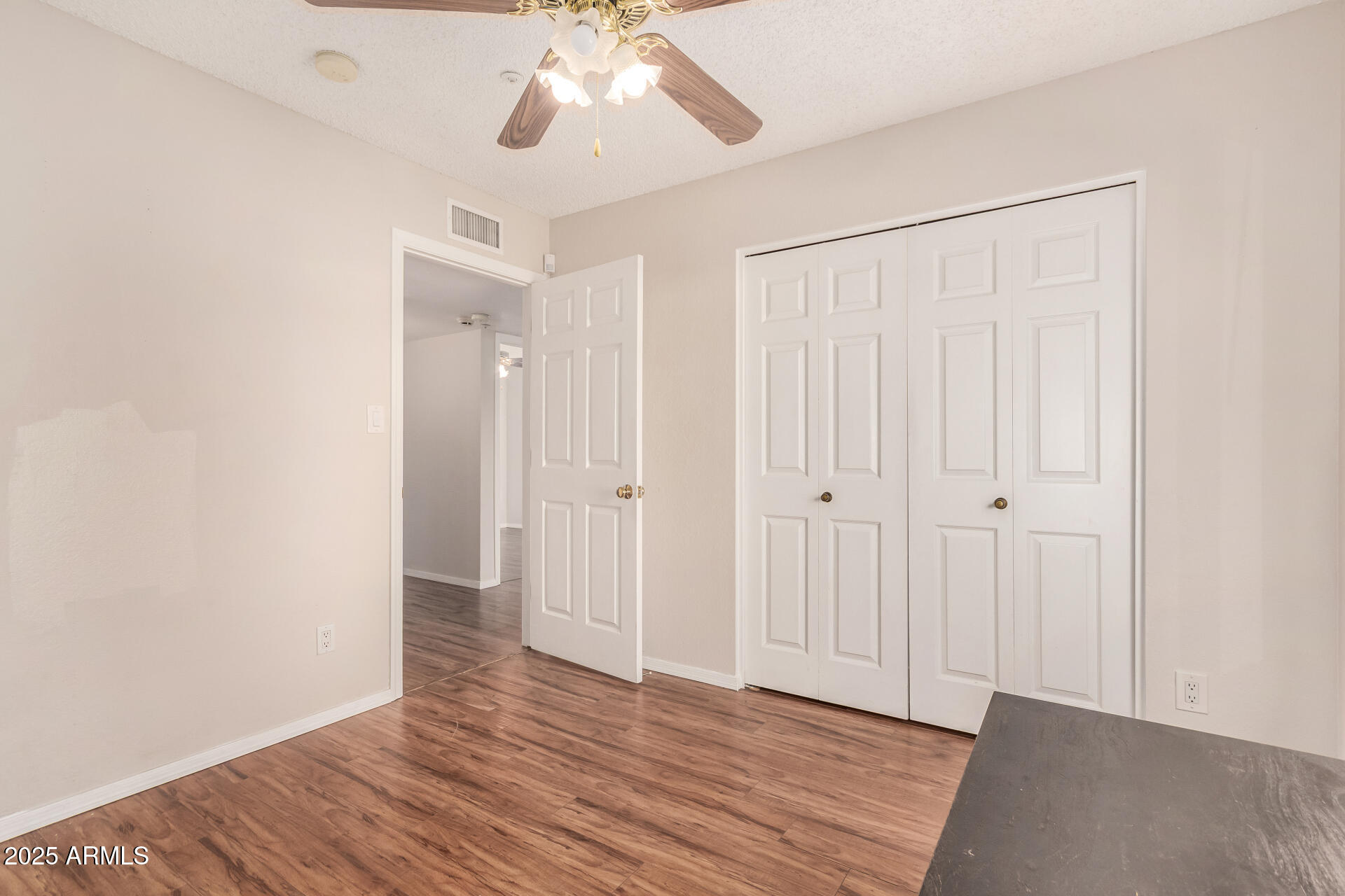 3325 E CARMEL Avenue