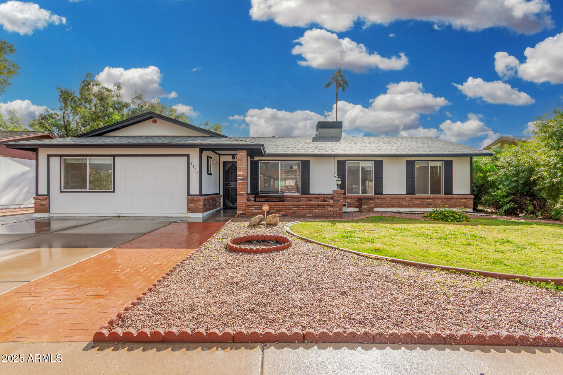 3325 E CARMEL Avenue