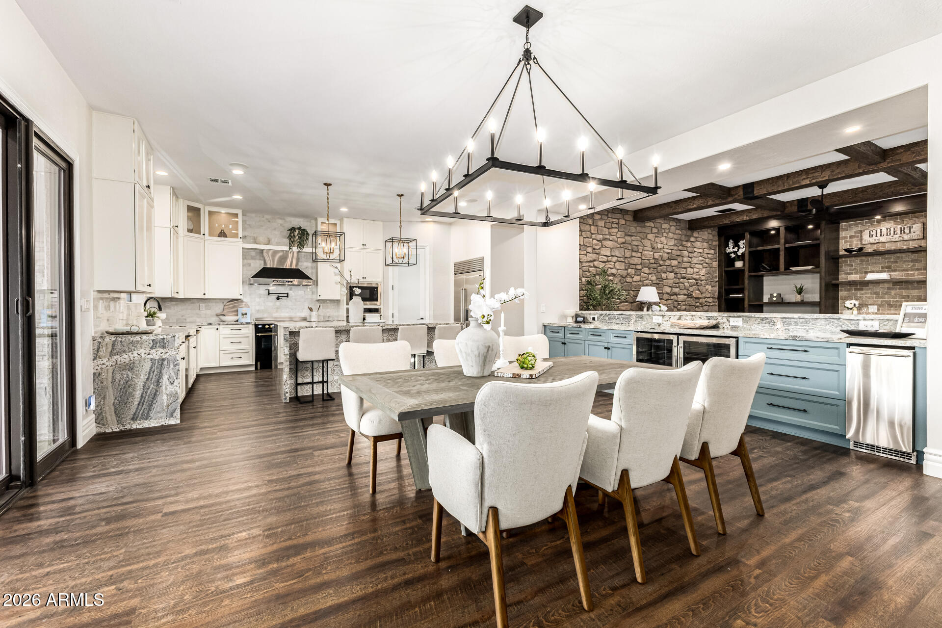 2950 E LOS ALTOS Court