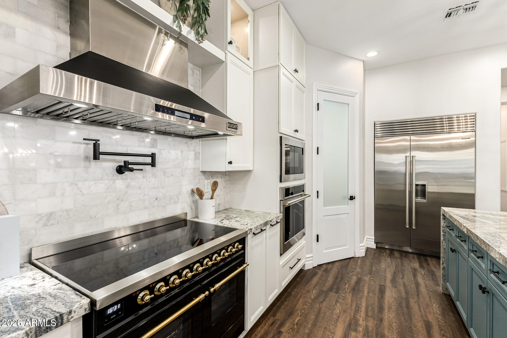 2950 E LOS ALTOS Court