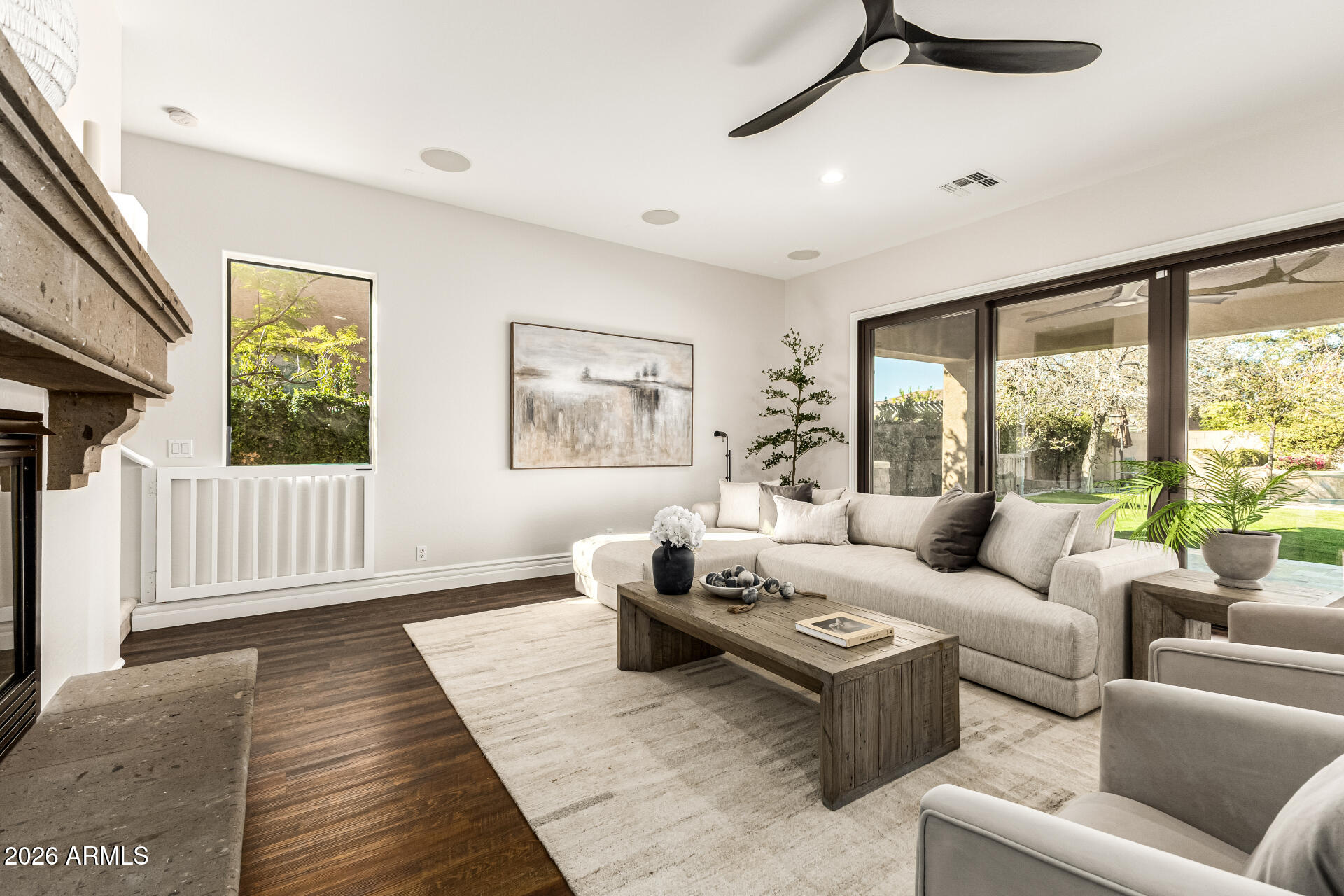 2950 E LOS ALTOS Court