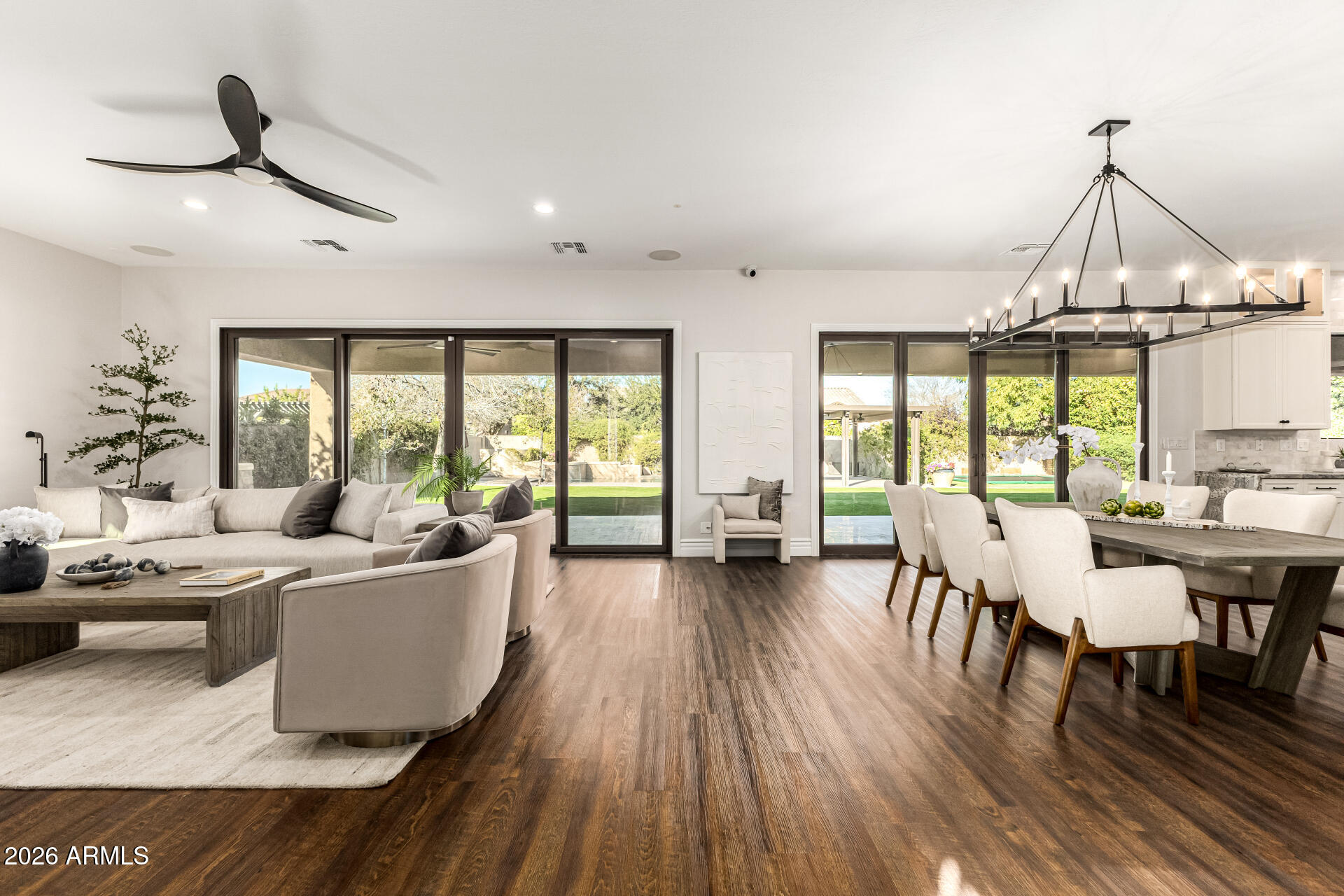 2950 E LOS ALTOS Court