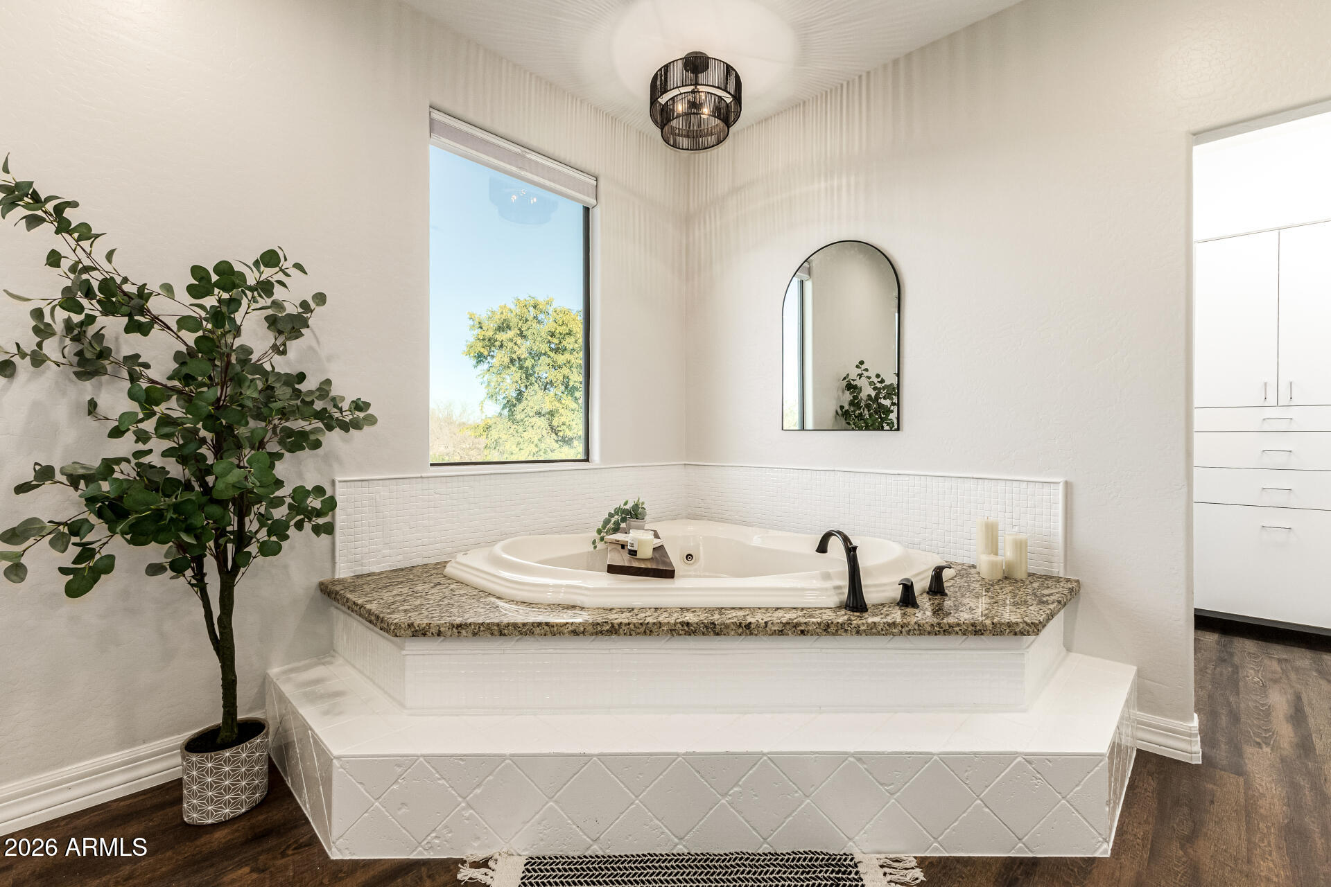 2950 E LOS ALTOS Court