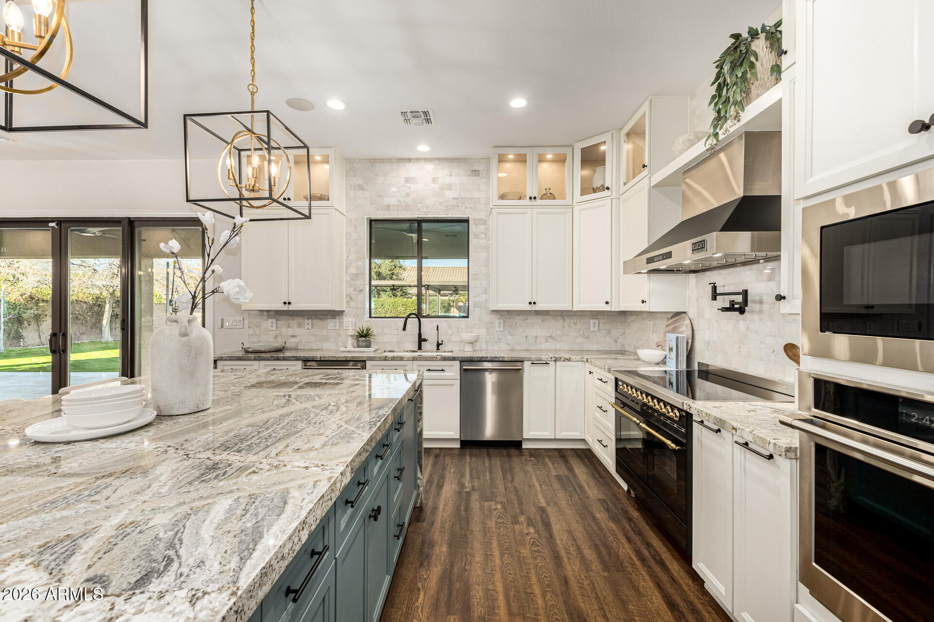 2950 E LOS ALTOS Court