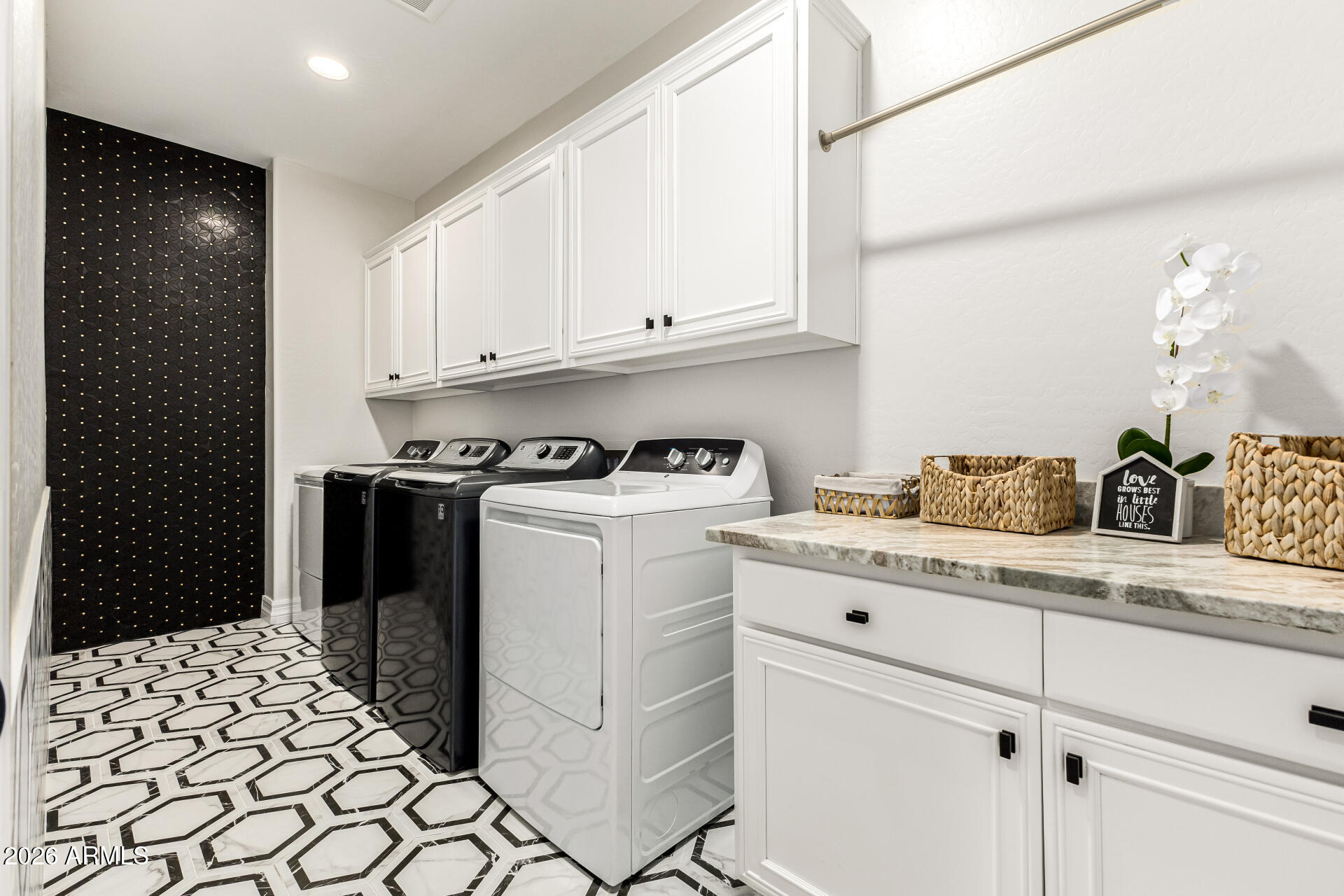 2950 E LOS ALTOS Court