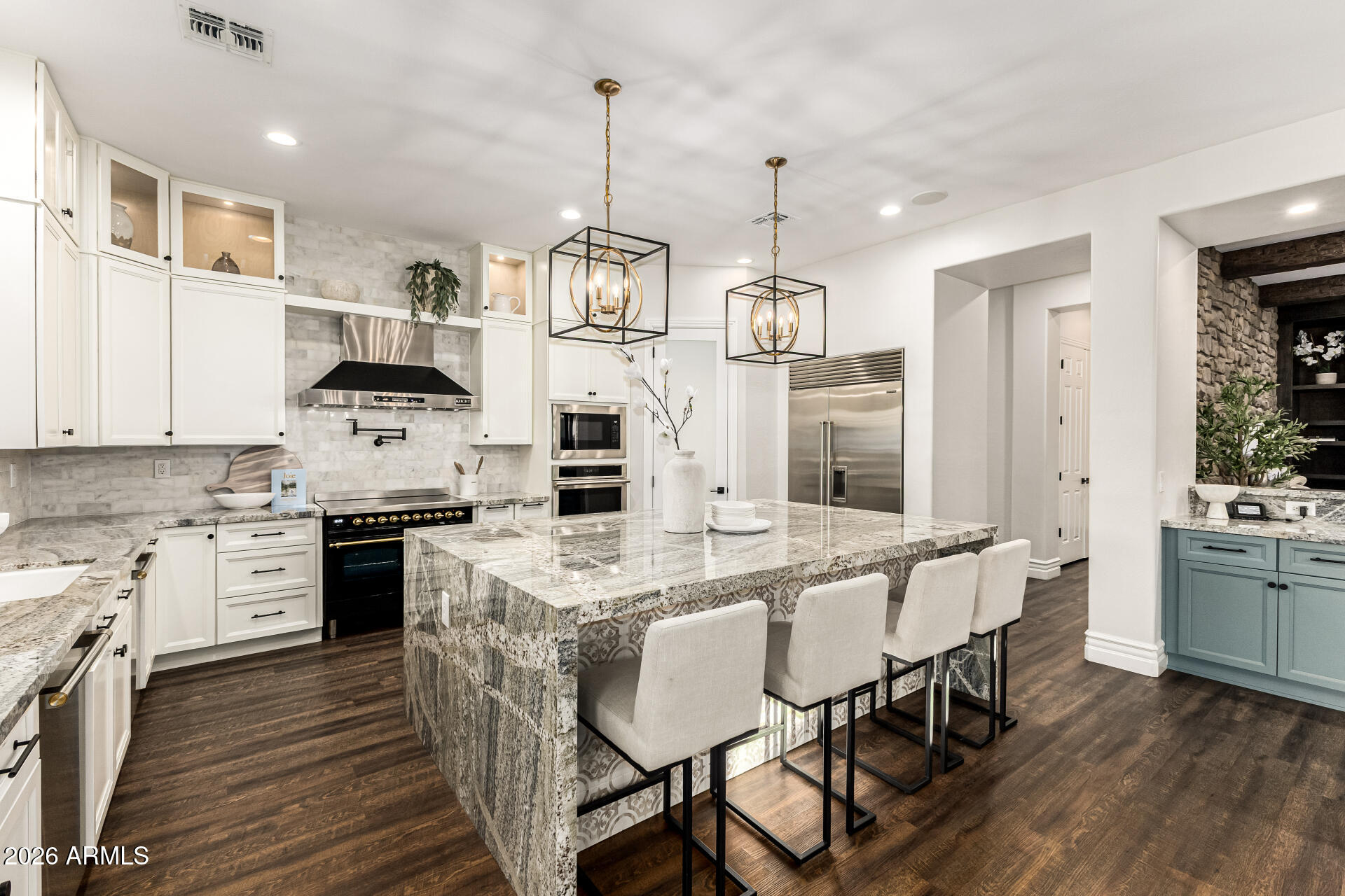 2950 E LOS ALTOS Court