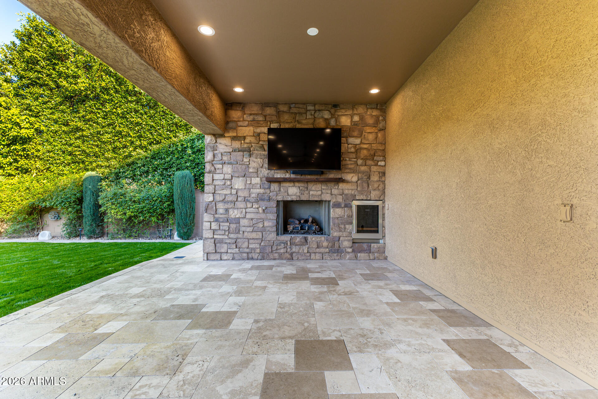 2950 E LOS ALTOS Court