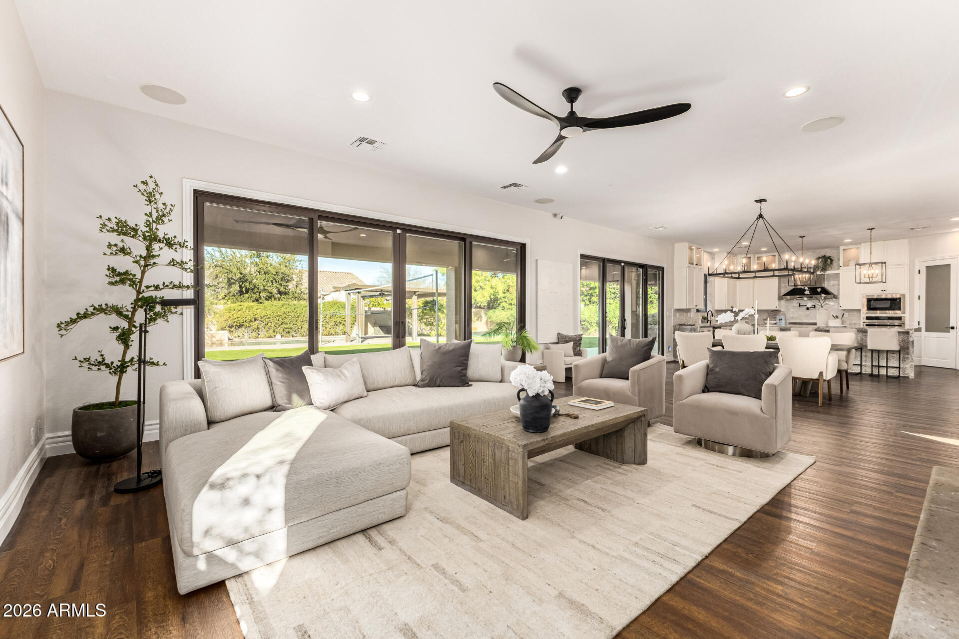 2950 E LOS ALTOS Court