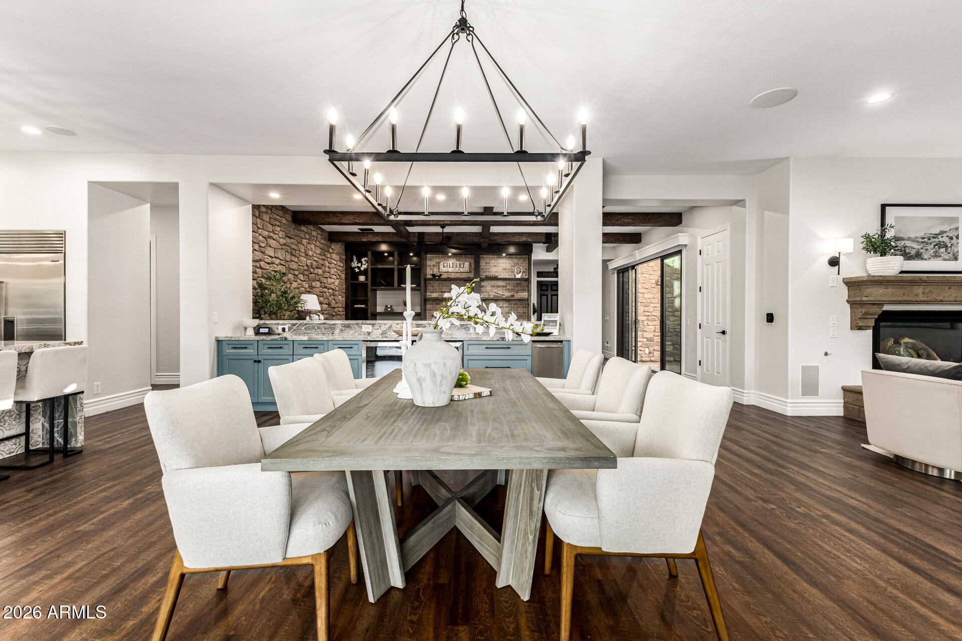 2950 E LOS ALTOS Court