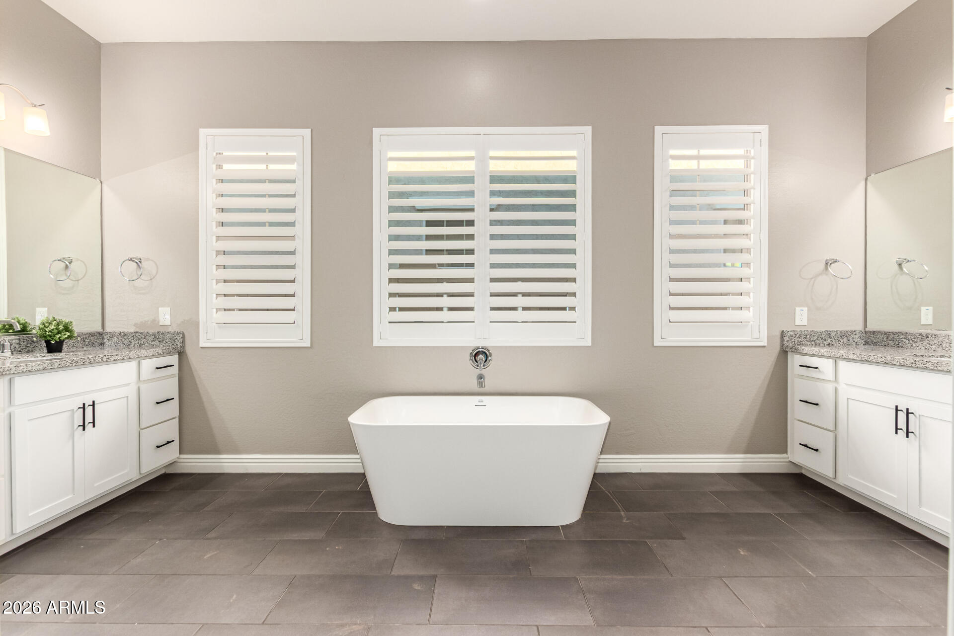 3541 E AQUARIUS Place