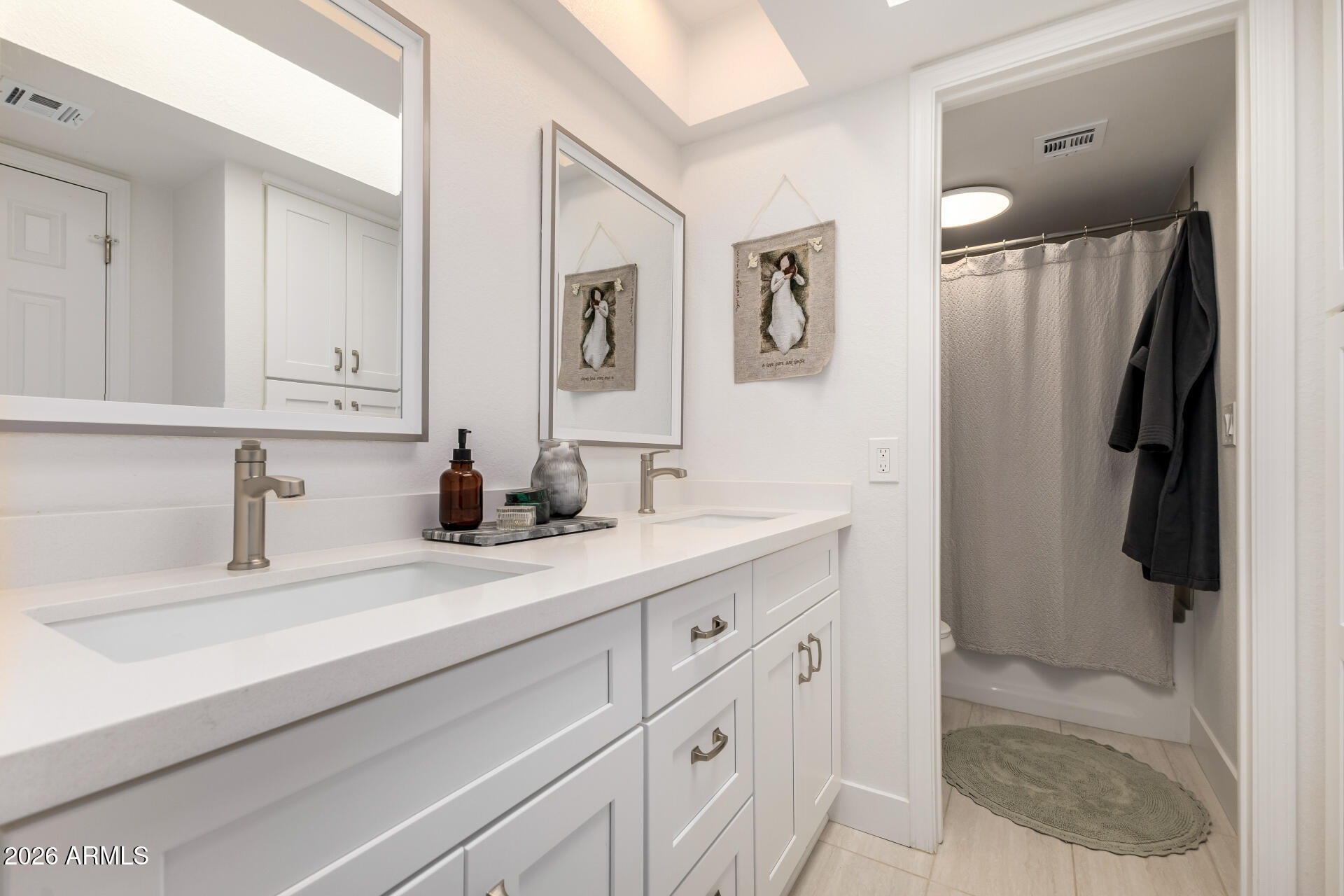 5002 E SIESTA Drive 1