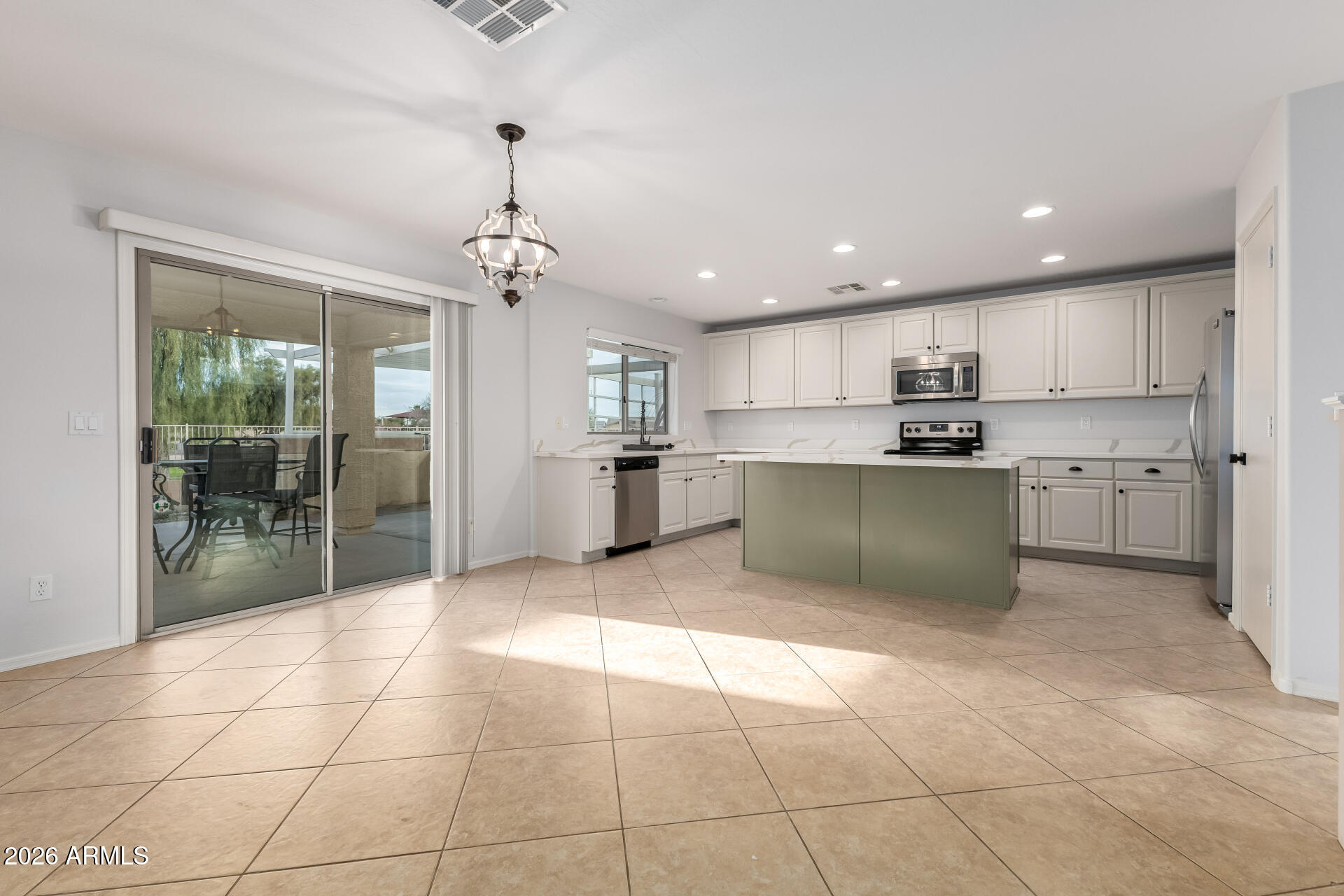 782 W THUNDERBIRD Court