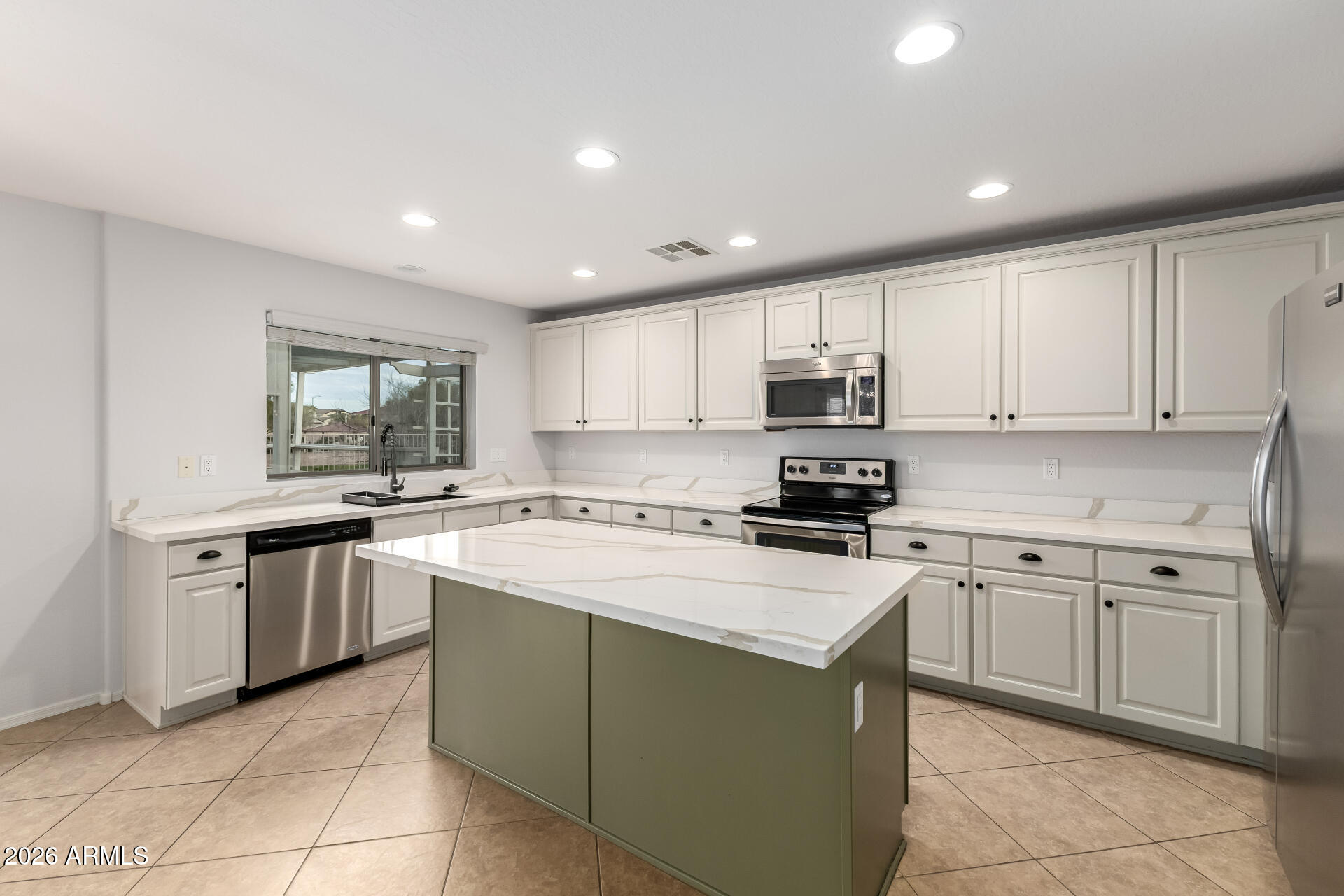 782 W THUNDERBIRD Court