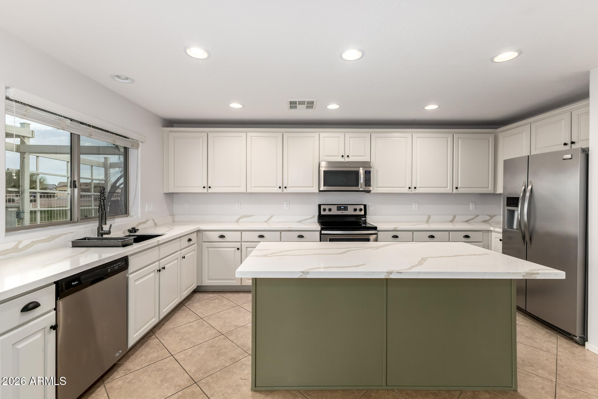 782 W THUNDERBIRD Court