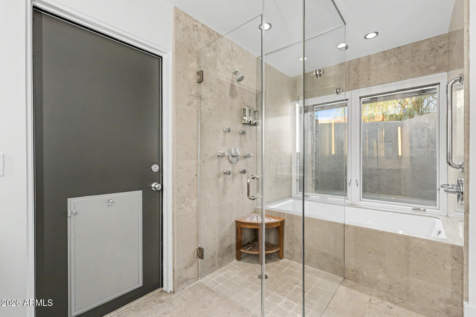 122 E LOMA VISTA Drive